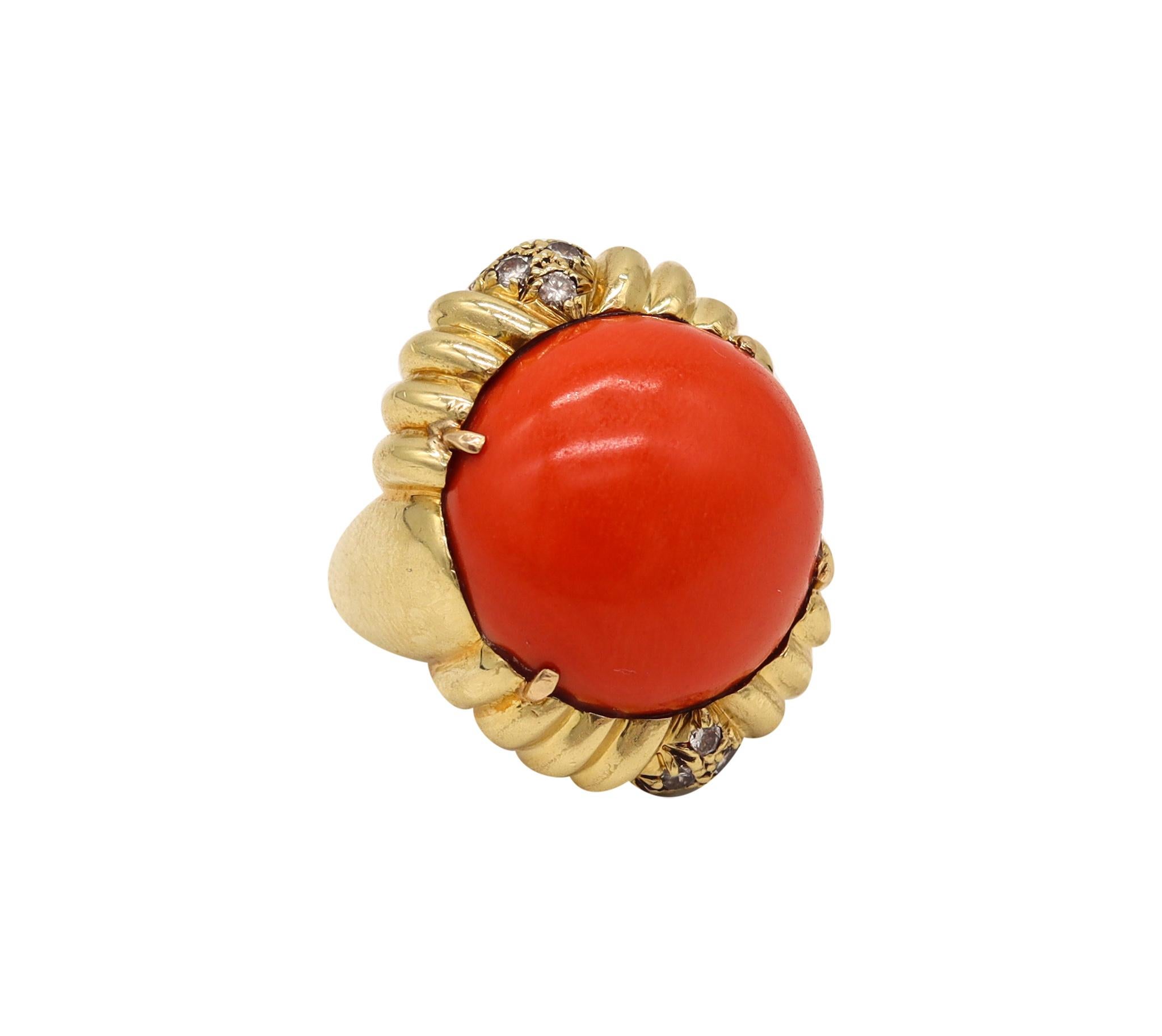 Modernist 1970 Cocktail Ring in 18Kt Yellow Gold 26.89 Cts Red Coral & Diamonds For Sale 1