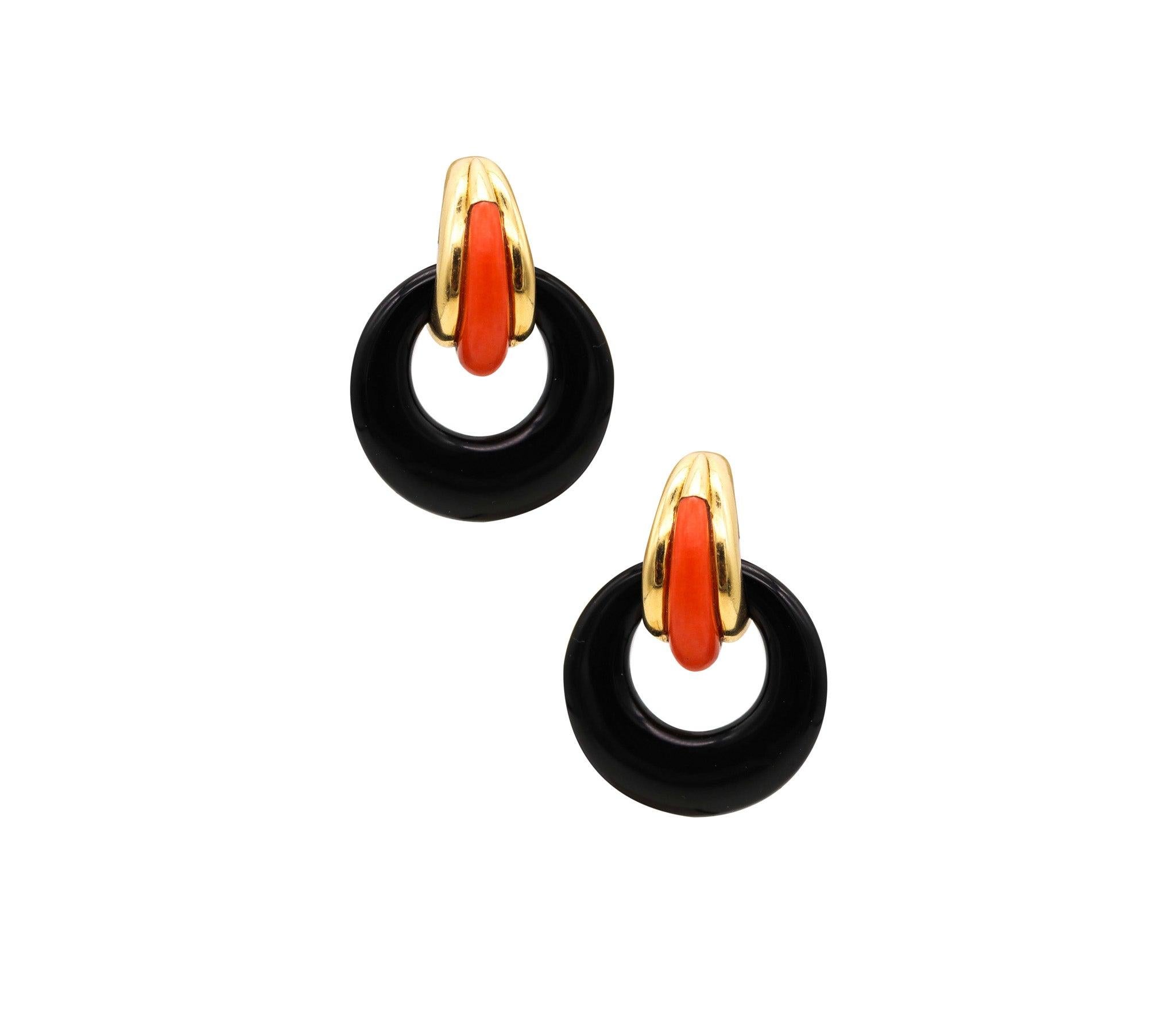MODERNIST 1970 Orecchini a clip convertibili in oro giallo 18Kt con corallo e onice in vendita 2