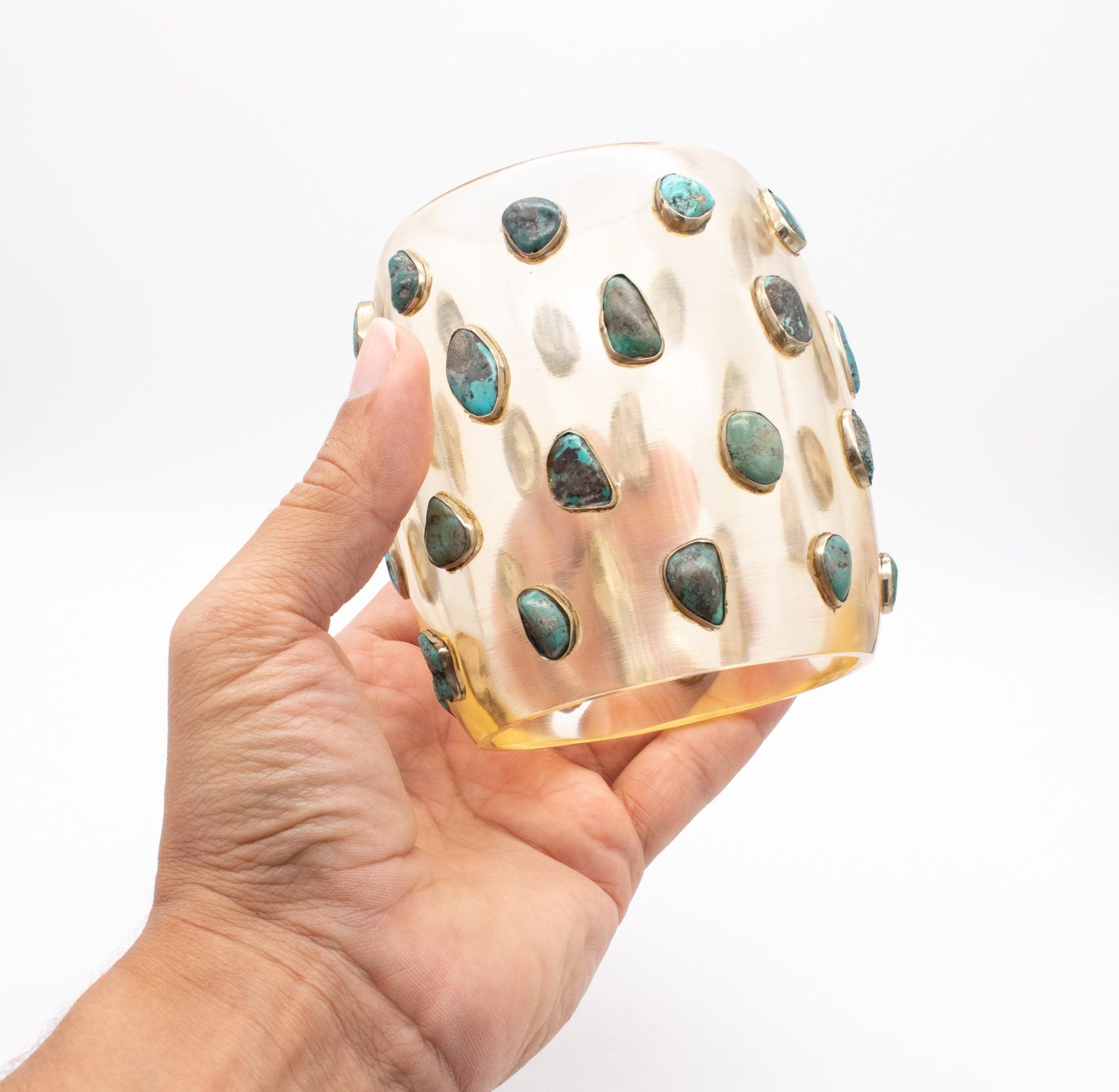 MODERNIST 1970 Cuff-Bracelet In Clear Lucite, 925 Sterling & Natural Turquoises In Excellent Condition For Sale In Miami, FL