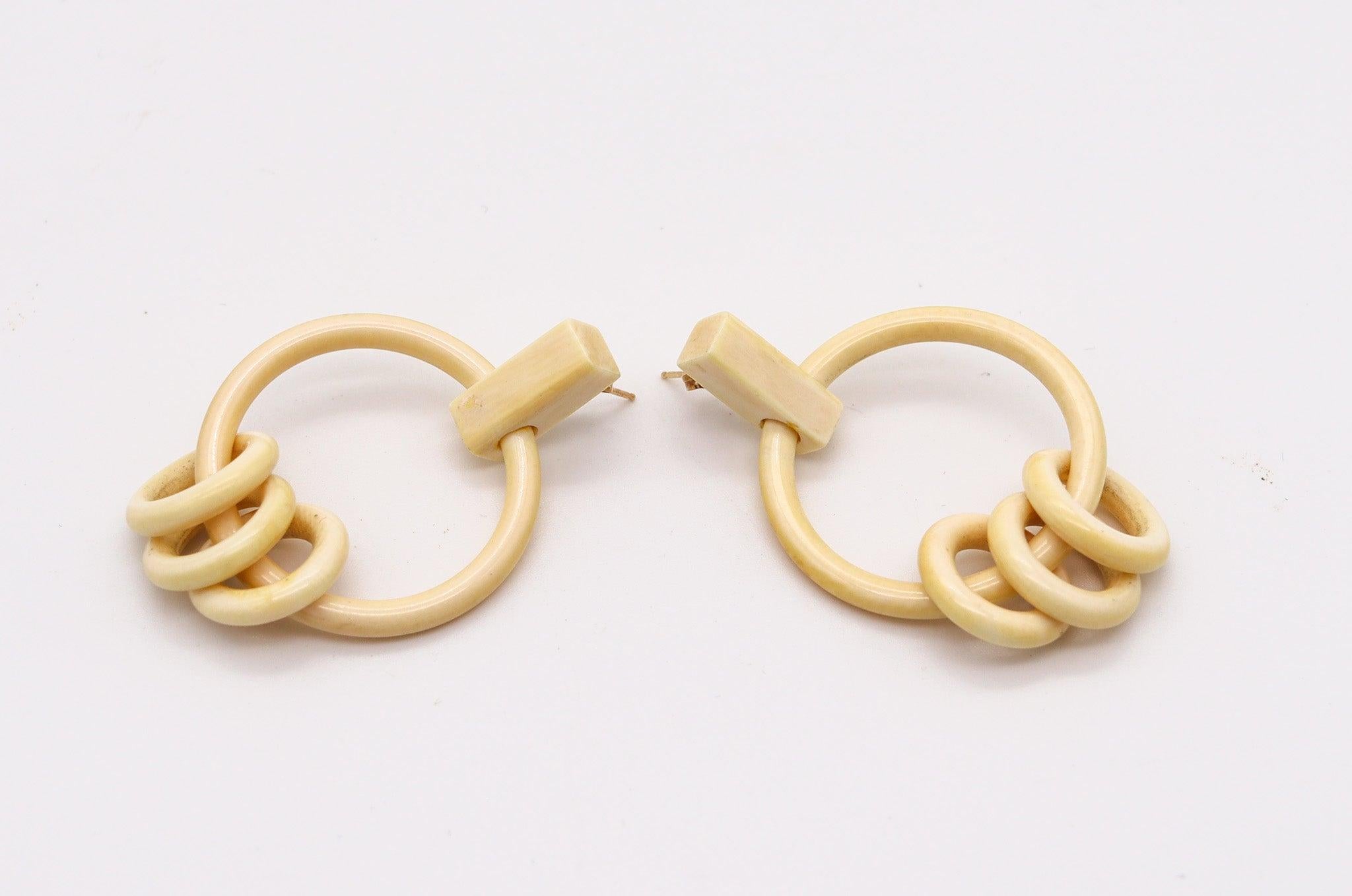 MODERNIST 1970 baumelnden Tropfen geschnitzt geometrische Ohrringe mit 14Kt Gold zurück (Modernistisch) im Angebot