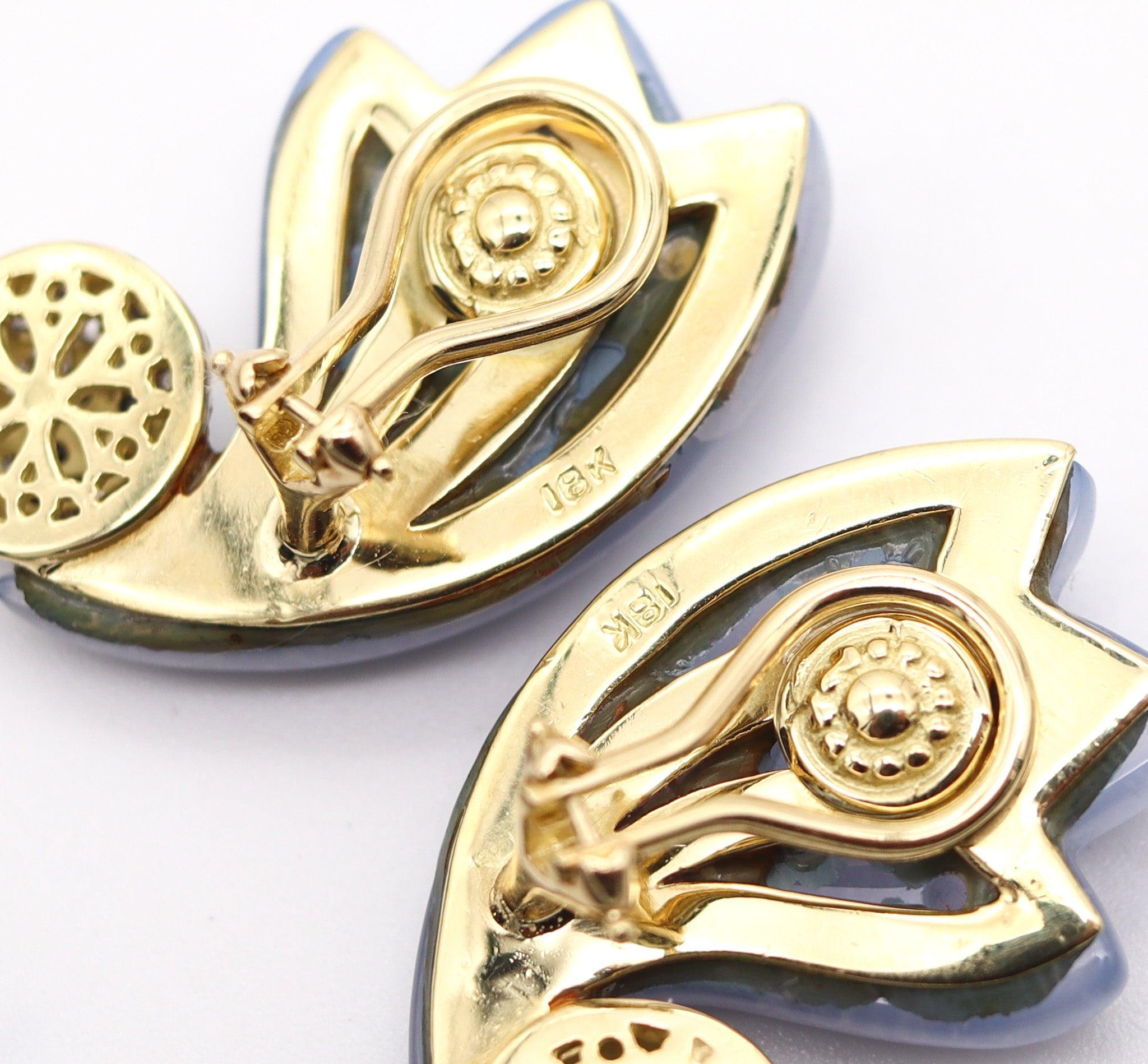 MODERNIST 1970 European Clips Earrings In 18Kt Gold With Chalcedony & Diamonds In Excellent Condition For Sale In Miami, FL