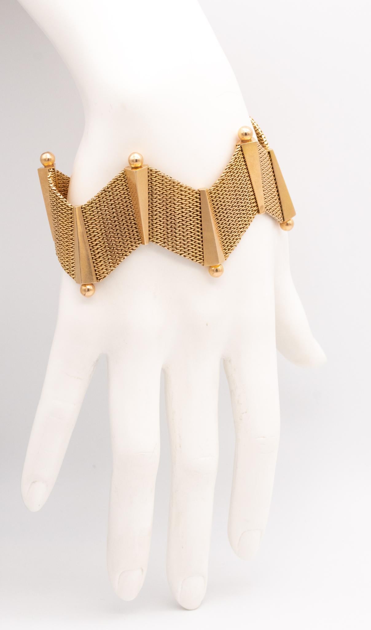 Modernist 1970 European Geometric Retro Zig Zag Bracelet Solid 18Kt Yellow Gold In Excellent Condition For Sale In Miami, FL
