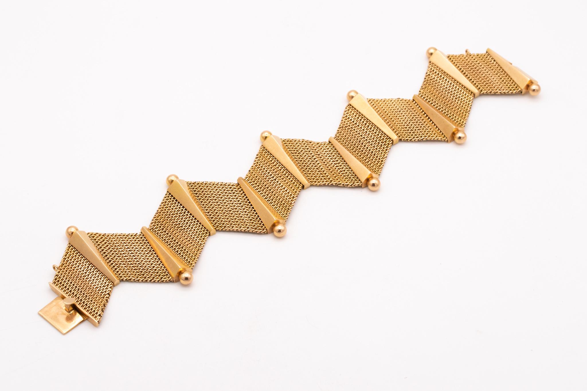 Modernist 1970 European Geometric Retro Zig Zag Bracelet Solid 18Kt Yellow Gold For Sale 4