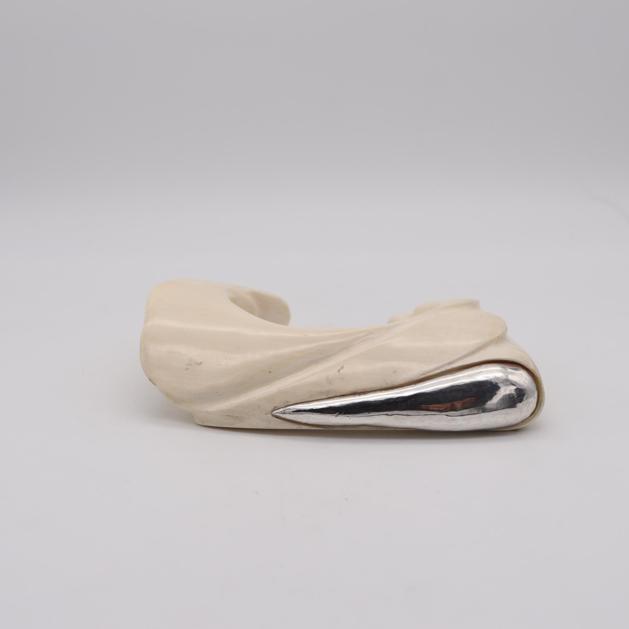 Modernist 1970 Free Form Carved Studio Cuff Bracelet with .925 Sterling Silver In Excellent Condition For Sale In Miami, FL