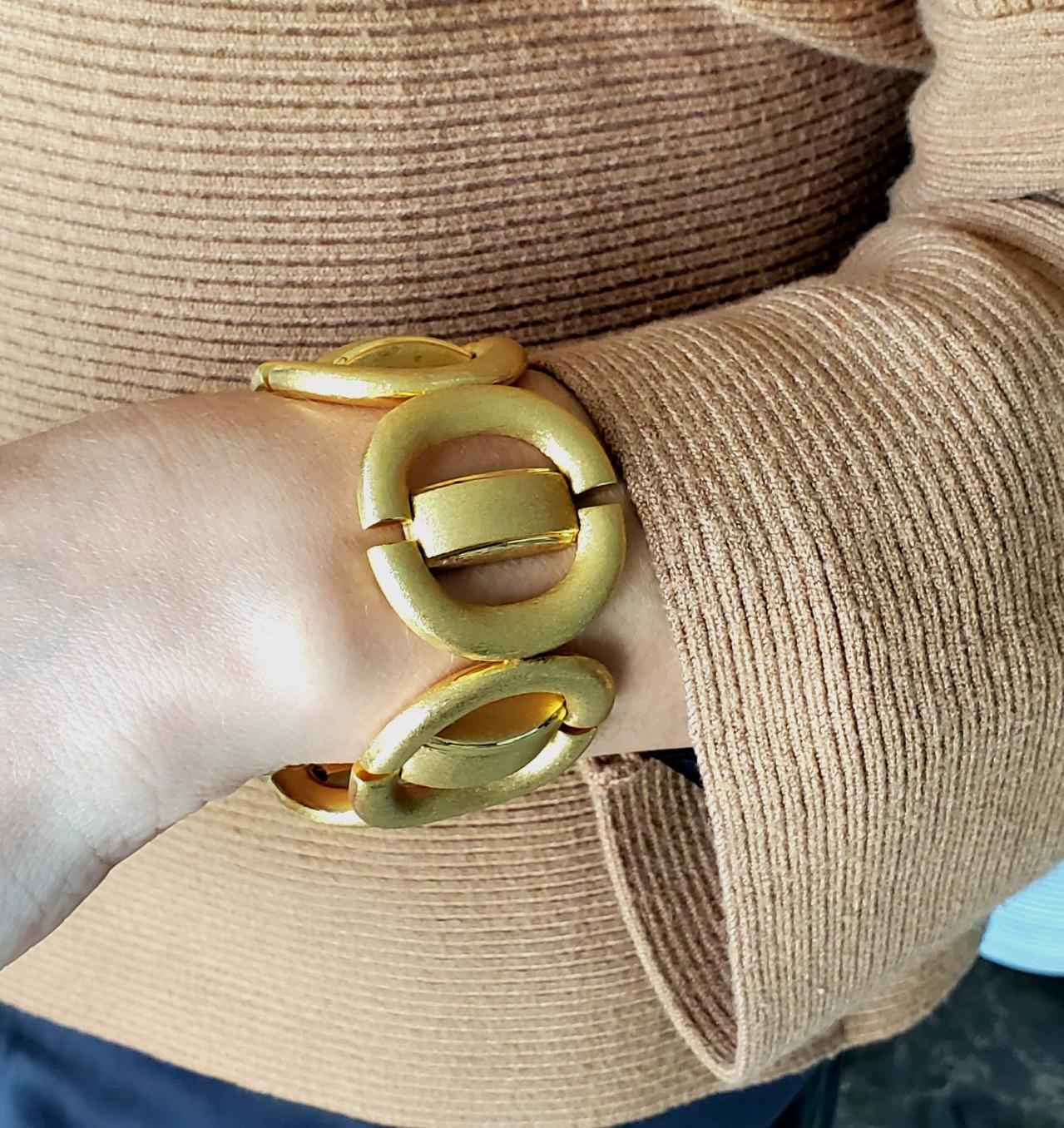 European modernist geometric bracelet.

An impressive geometric flexible bracelet created in Europe during the early modernism period, circa 1970. This bold and sleek piece has been crafted in solid yellow gold of 18 karats with the entire surfaces