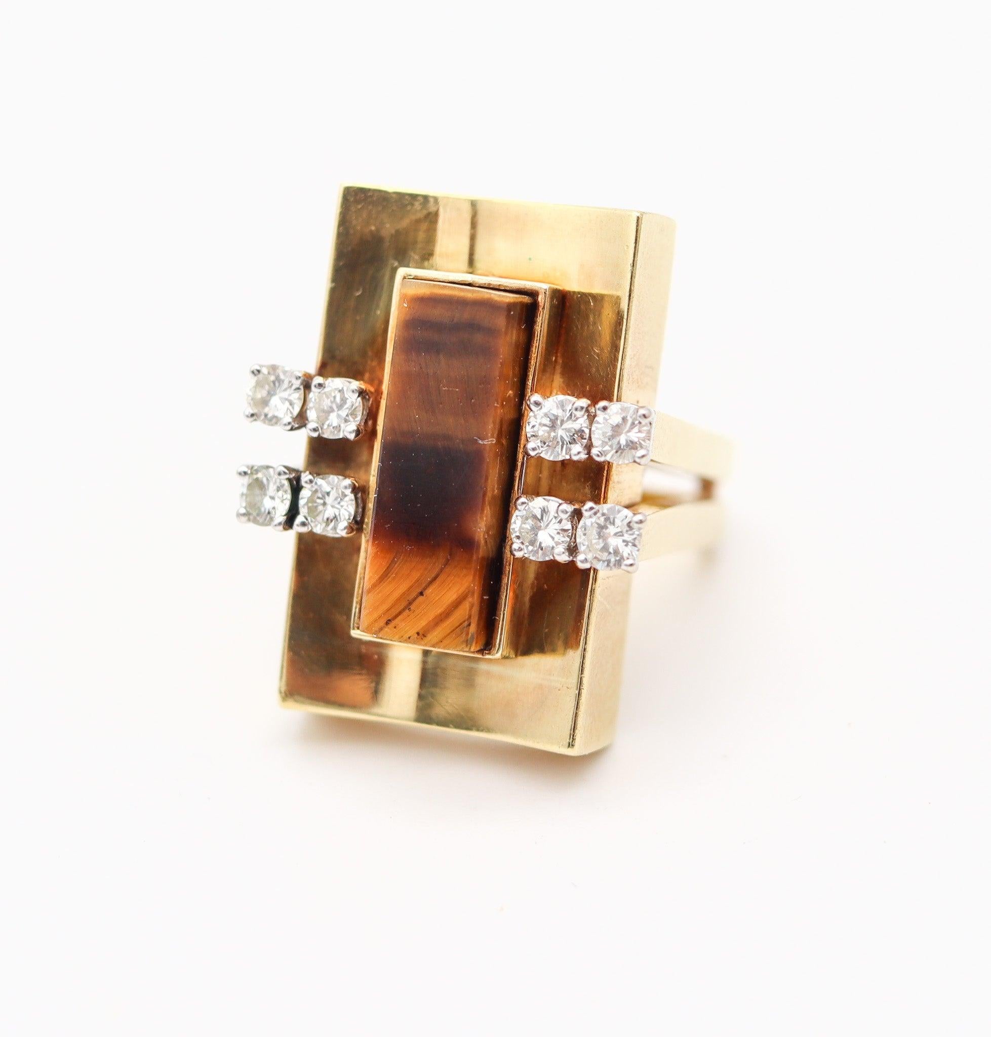 Modernista Anello da cocktail geometrico MODERNISTA 1970 in oro 18Kt con diamanti e occhio di tigre in vendita