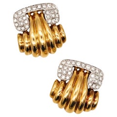 Boucles d'oreilles modernistes de 1970 en or jaune 18 carats avec diamants VS de 3,78 carats