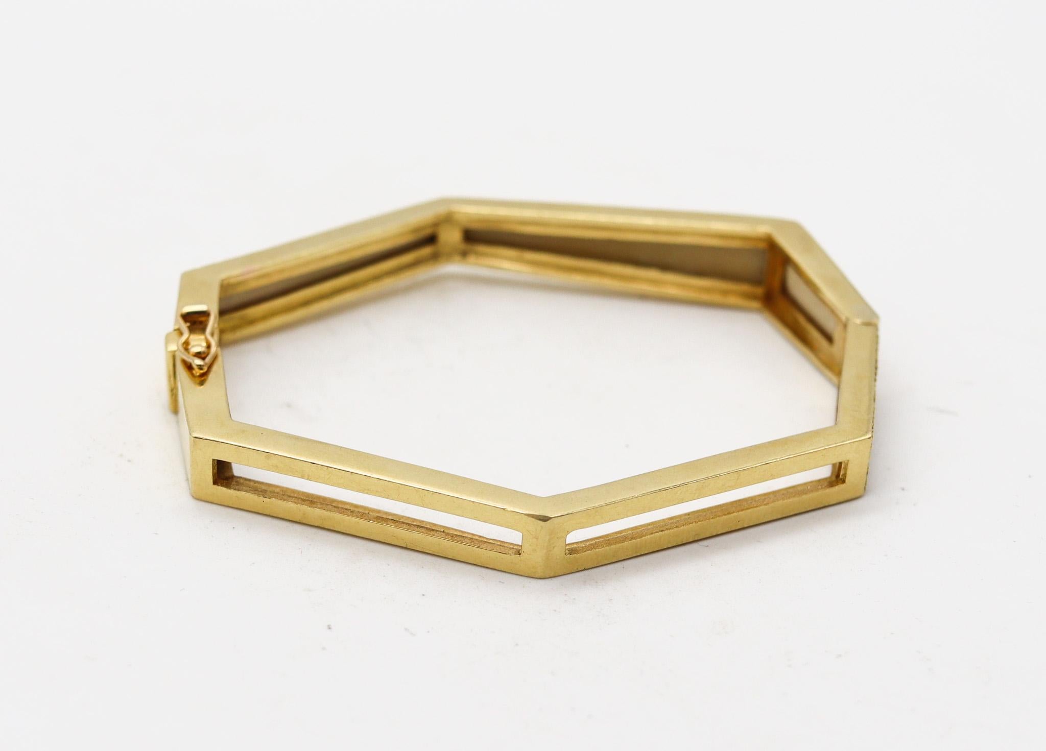 Modernist 1970 Heptagonal Bracelet In 18Kt Yellow Gold With Wood And Diamonds In Excellent Condition For Sale In Miami, FL