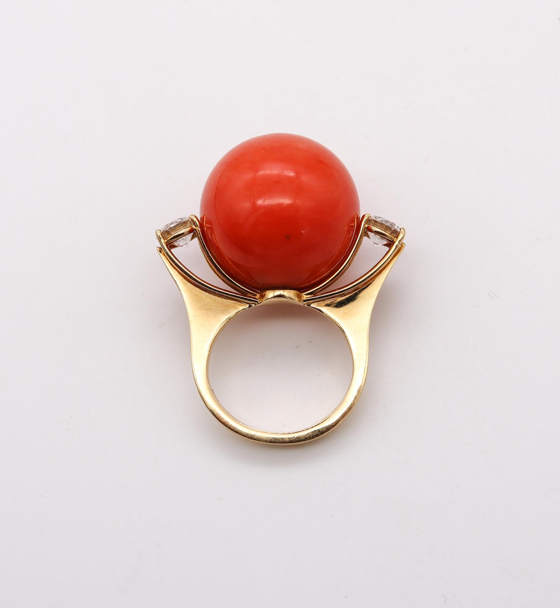 Women's Modernist 1970 Italian Cocktail Ring In 18Kt Gold 27.17 Ctw In Diamonds & Coral For Sale