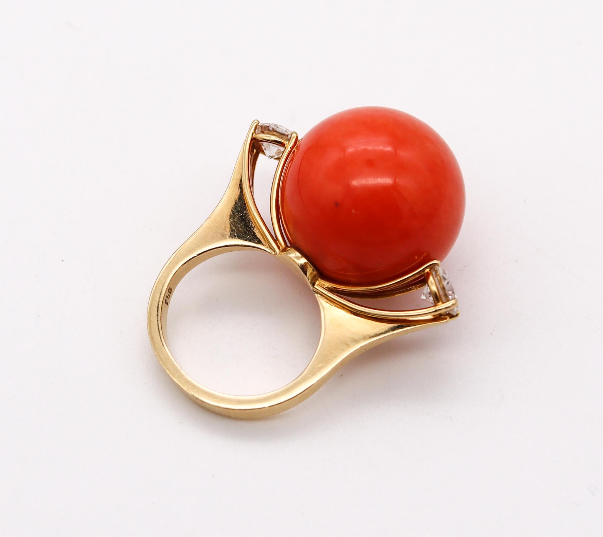 Modernist 1970 Italian Cocktail Ring In 18Kt Gold 27.17 Ctw In Diamonds & Coral For Sale 1