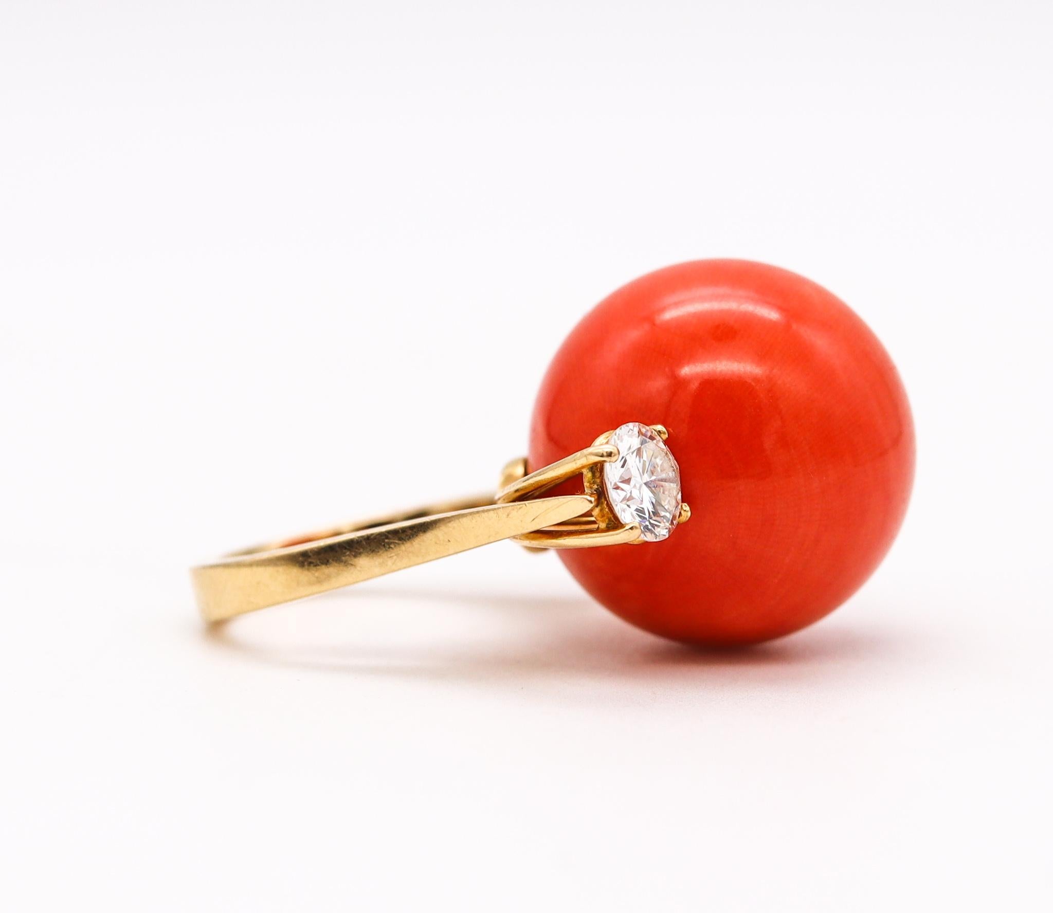 Modernist 1970 Italian Cocktail Ring In 18Kt Gold 27.17 Ctw In Diamonds & Coral For Sale 2