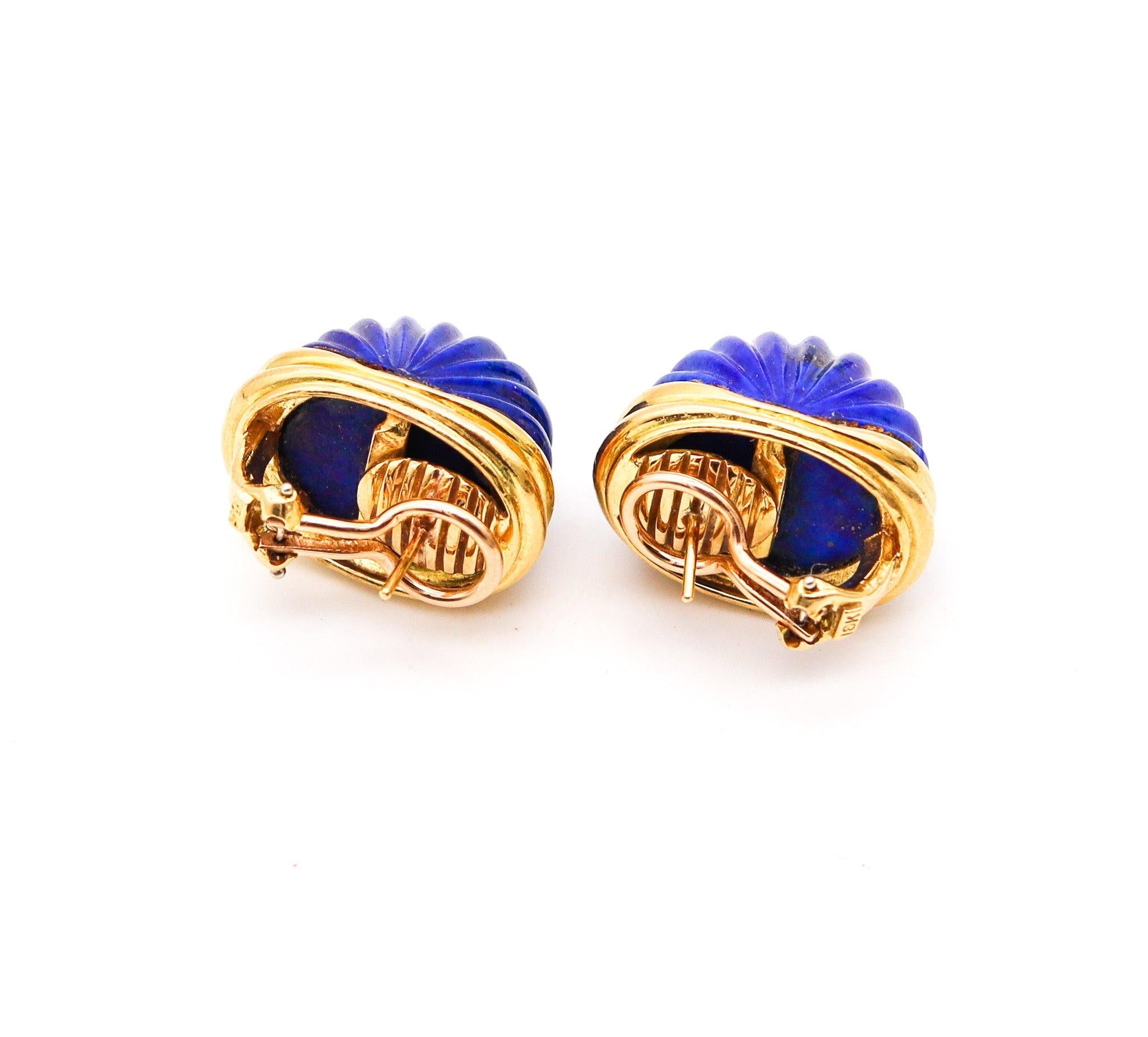 Cabochon MODERNISTA 1970 Orecchini a clip scanalati in oro 18Kt con lapislazzuli in vendita