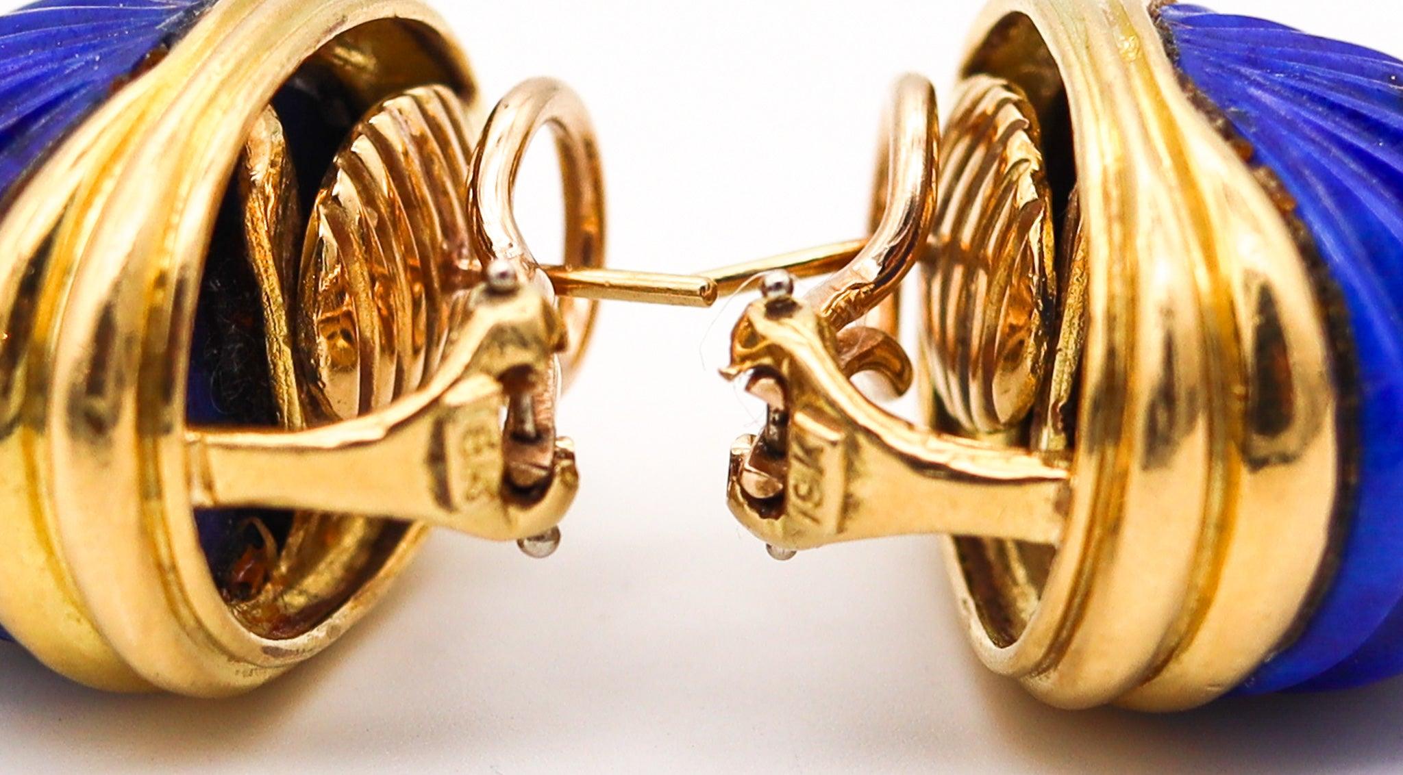 MODERNISTA 1970 Orecchini a clip scanalati in oro 18Kt con lapislazzuli In condizioni ottime in vendita a Miami, FL