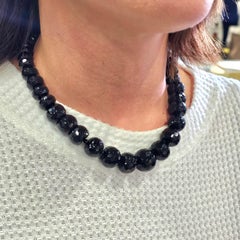 Modernist 1970 Necklace With Graduated Faceted Beads Of Onyx In 14Kt Yellow Gold
