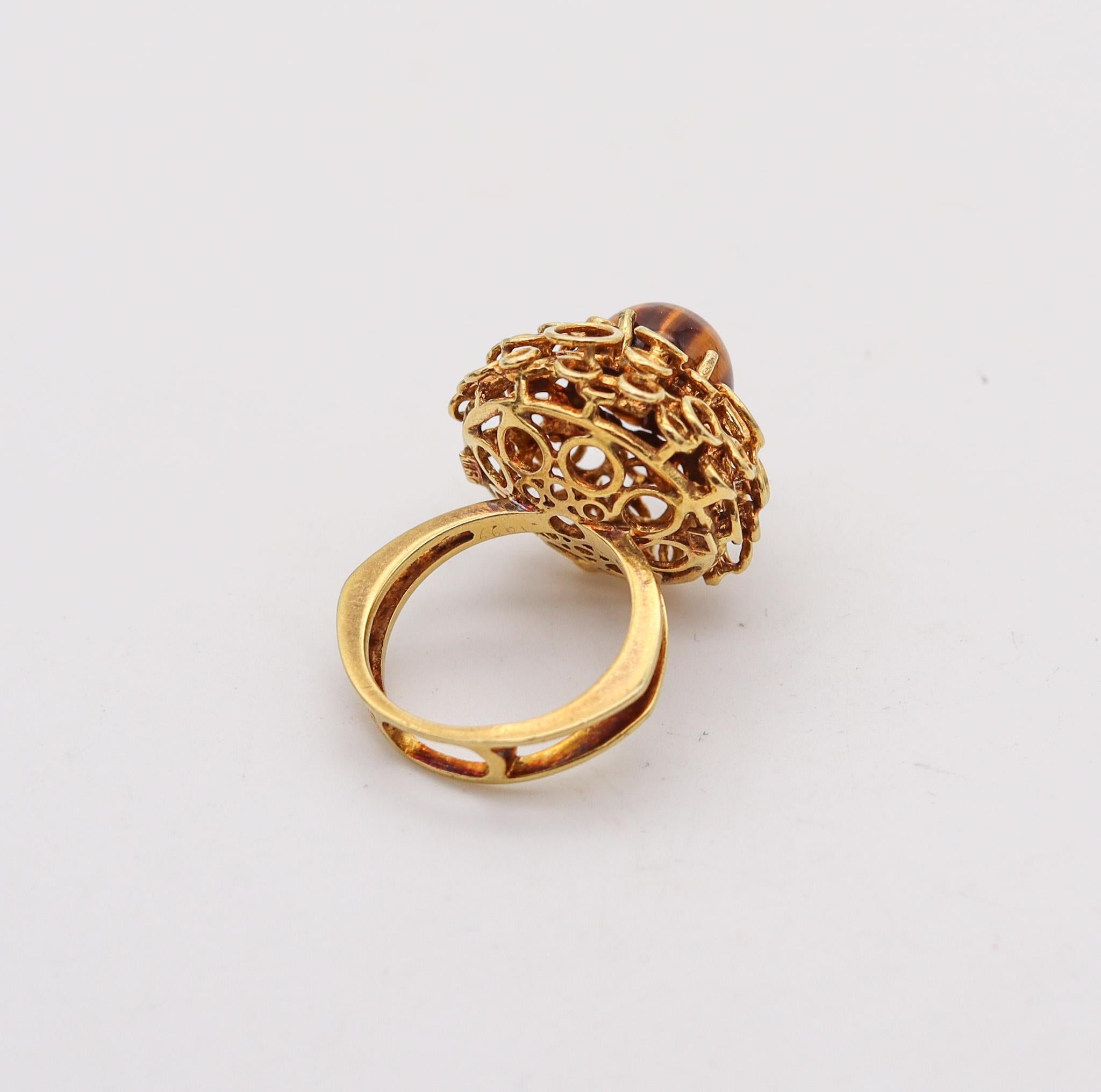 Women's Modernist 1970 Sculptural Cocktail Ring In Solid 18Kt Gold With Tiger Eye Cab For Sale