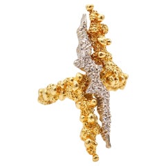 MODERNIST 1970 Sculptural Ring in Textured 18Kt Gold With European Diamonds