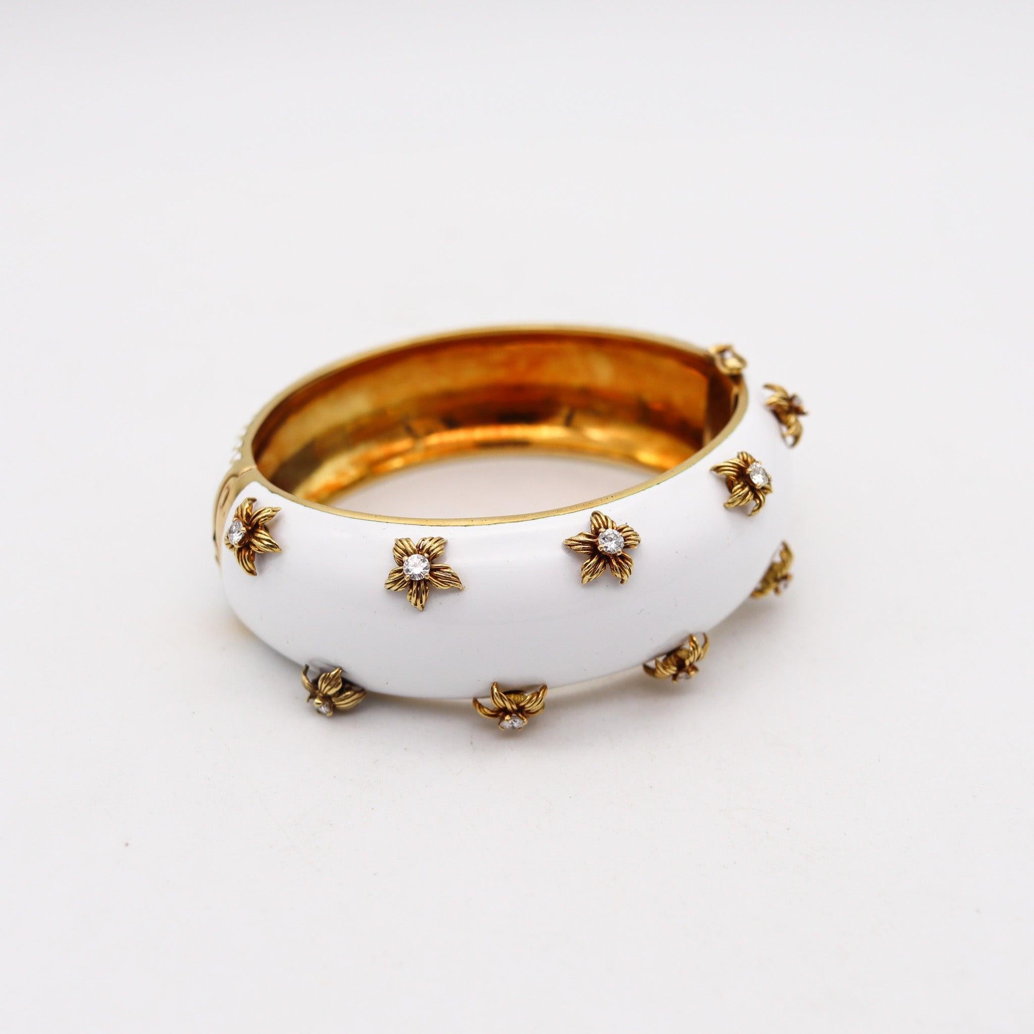Modernist MODERNIST 1970 White Enameled Bangle In 18Kt Yellow Gold With Diamonds For Sale
