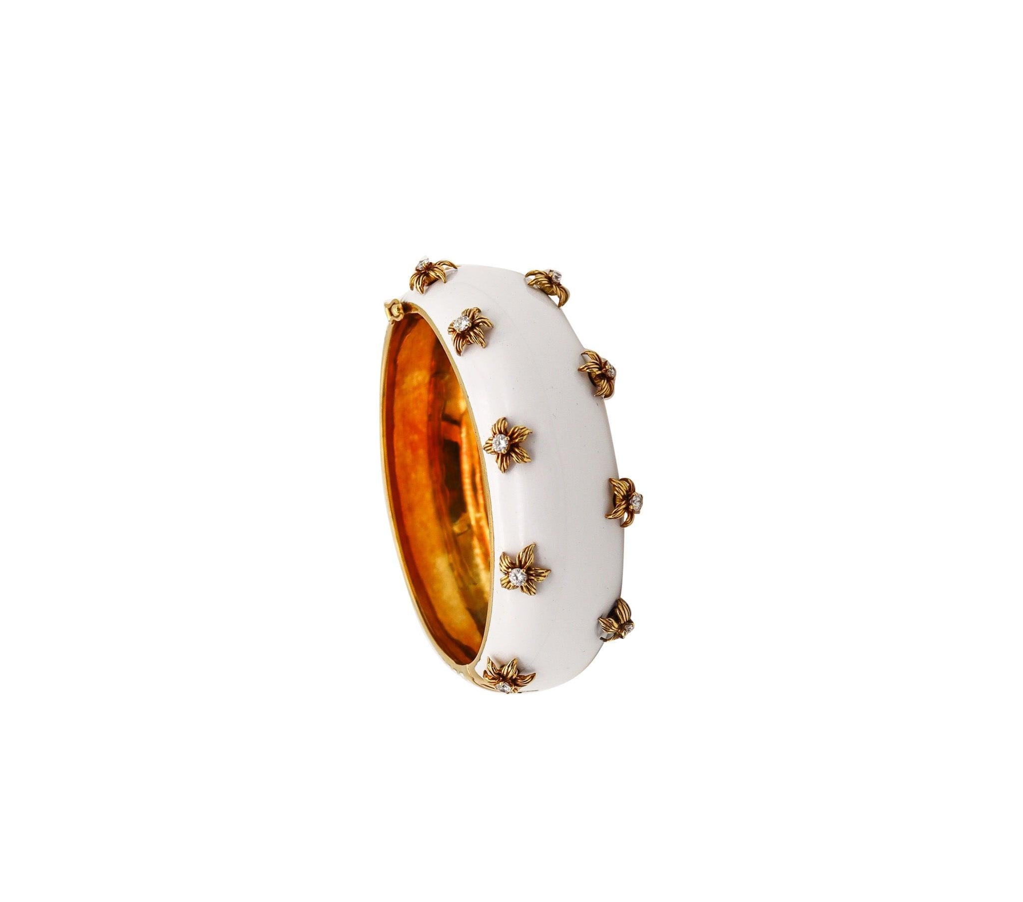 MODERNIST 1970 White Enameled Bangle In 18Kt Yellow Gold With Diamonds For Sale 1