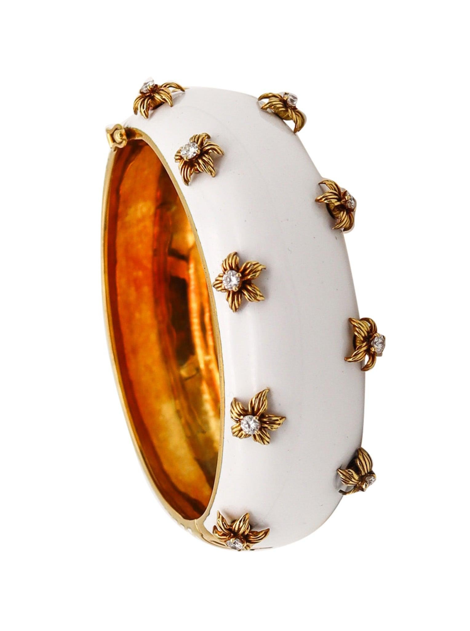MODERNIST 1970 White Enameled Bangle In 18Kt Yellow Gold With Diamonds For Sale