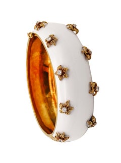 MODERNISTA 1970 Brazalete Esmaltado Blanco En Oro Amarillo De 18Kt Con Diamantes