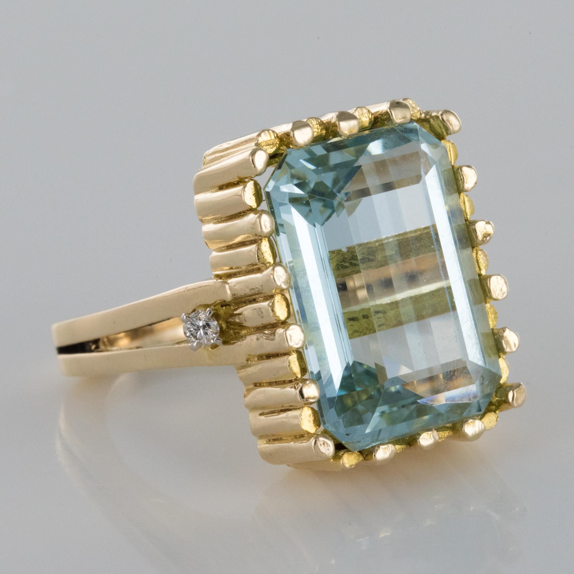 Modernist 1970s 14.20 Carat Aquamarine Diamonds Yellow Gold Ring 5