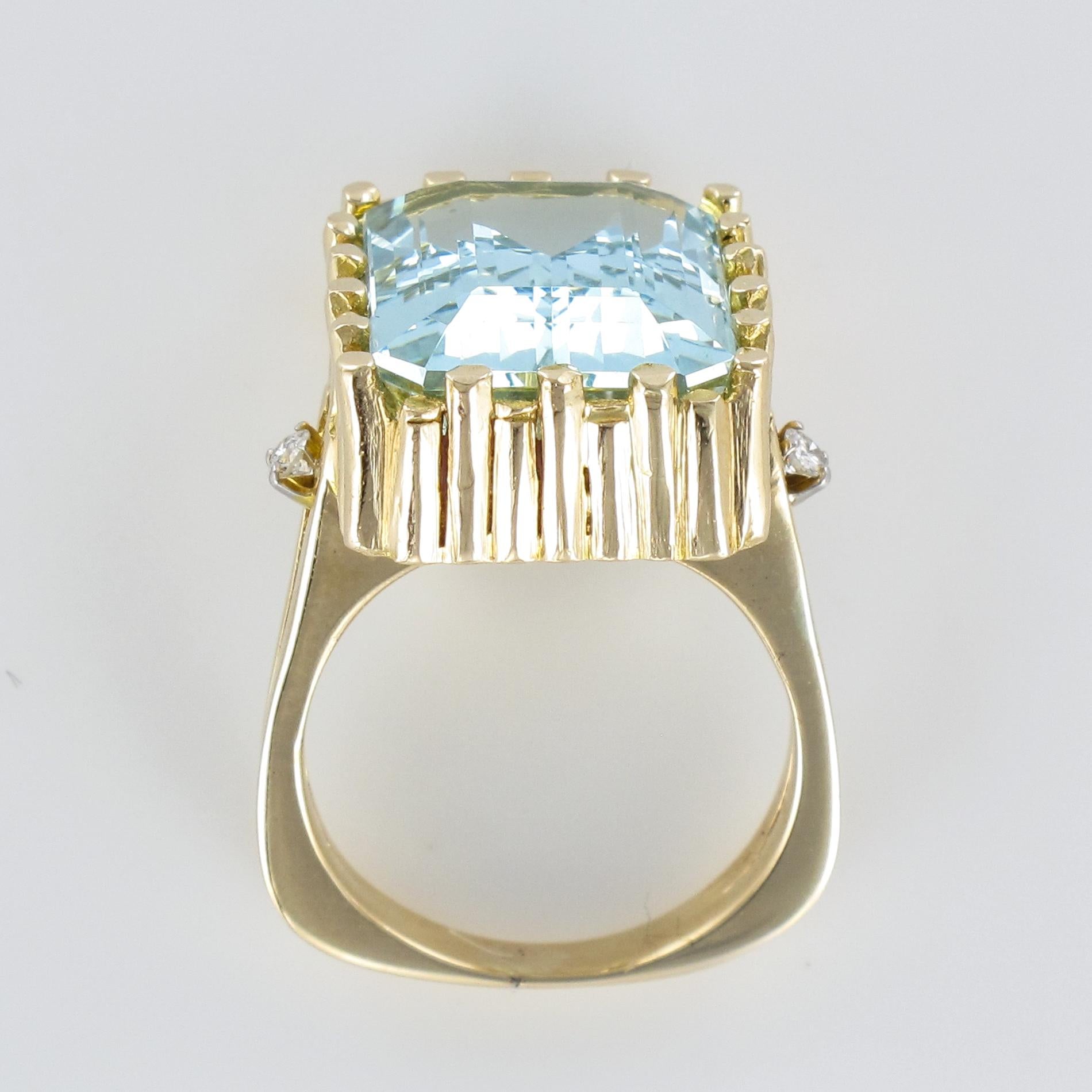 Modernist 1970s 14.20 Carat Aquamarine Diamonds Yellow Gold Ring 10