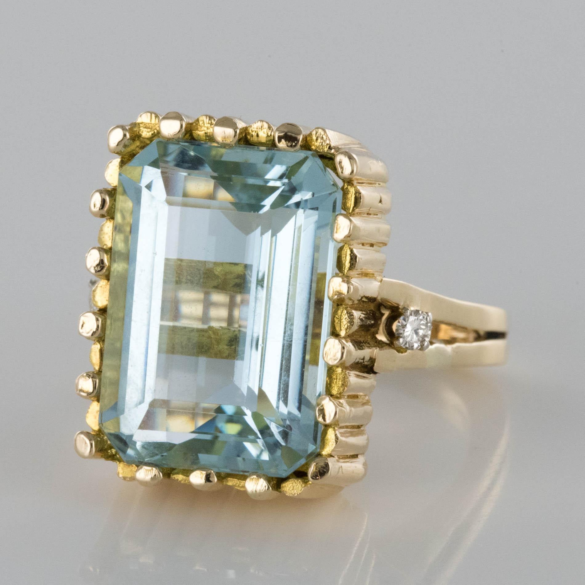 Retro Modernist 1970s 14.20 Carat Aquamarine Diamonds Yellow Gold Ring