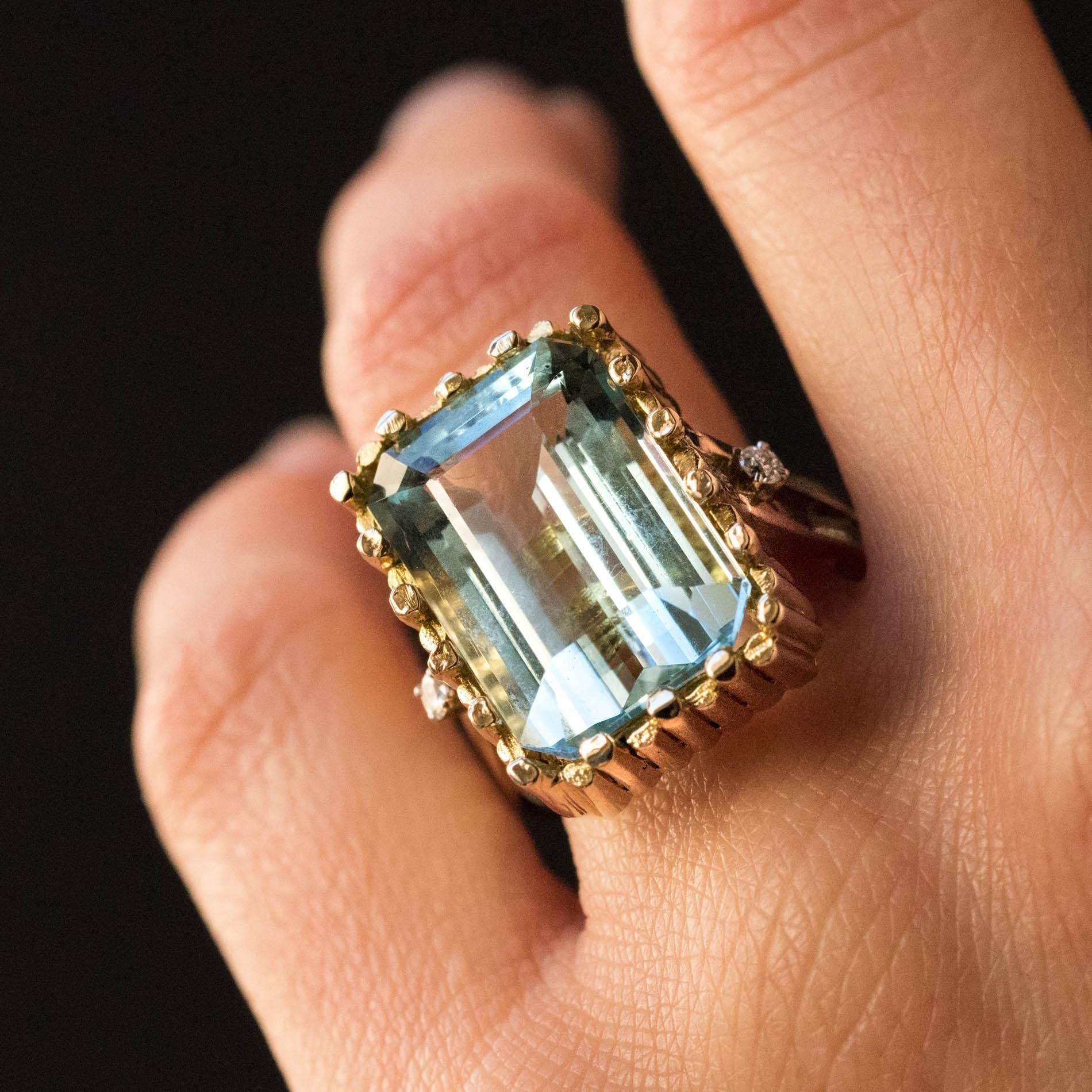 Emerald Cut Modernist 1970s 14.20 Carat Aquamarine Diamonds Yellow Gold Ring