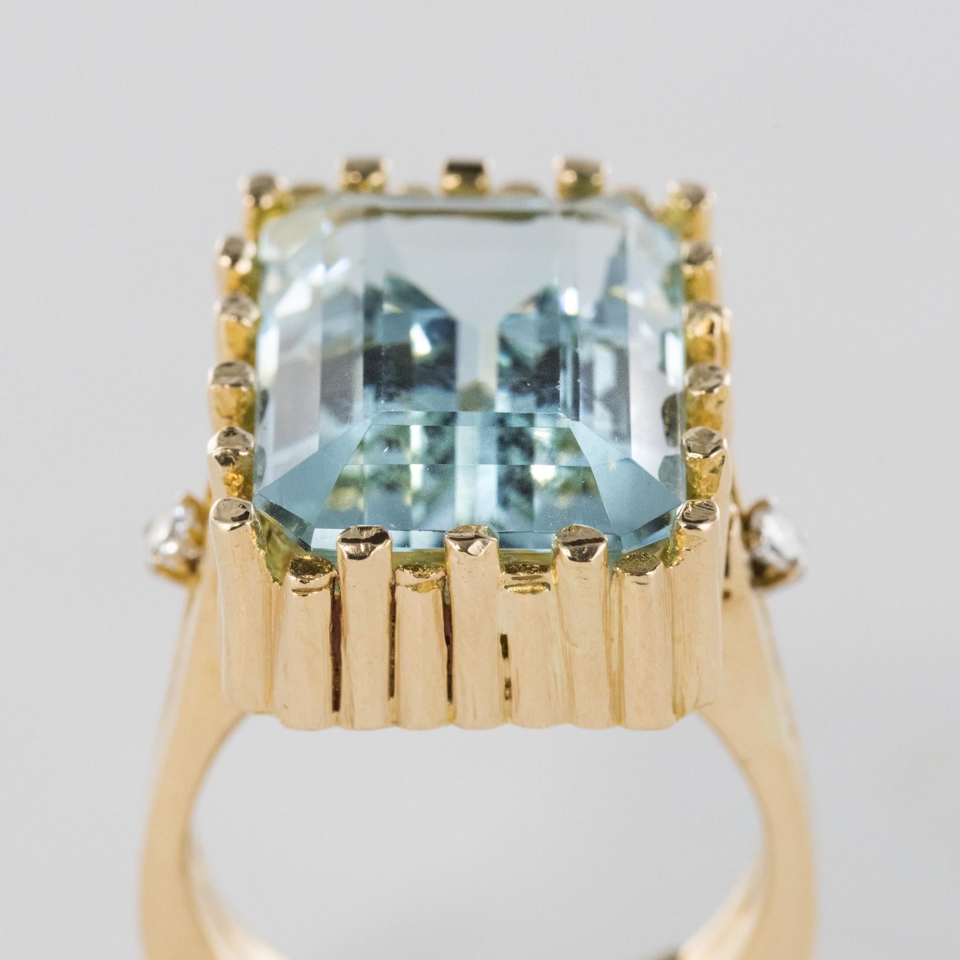 Modernist 1970s 14.20 Carat Aquamarine Diamonds Yellow Gold Ring In Good Condition In Poitiers, FR