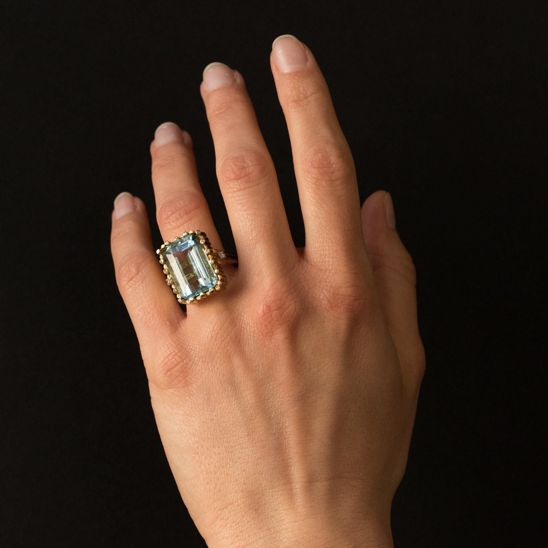 Women's Modernist 1970s 14.20 Carat Aquamarine Diamonds Yellow Gold Ring