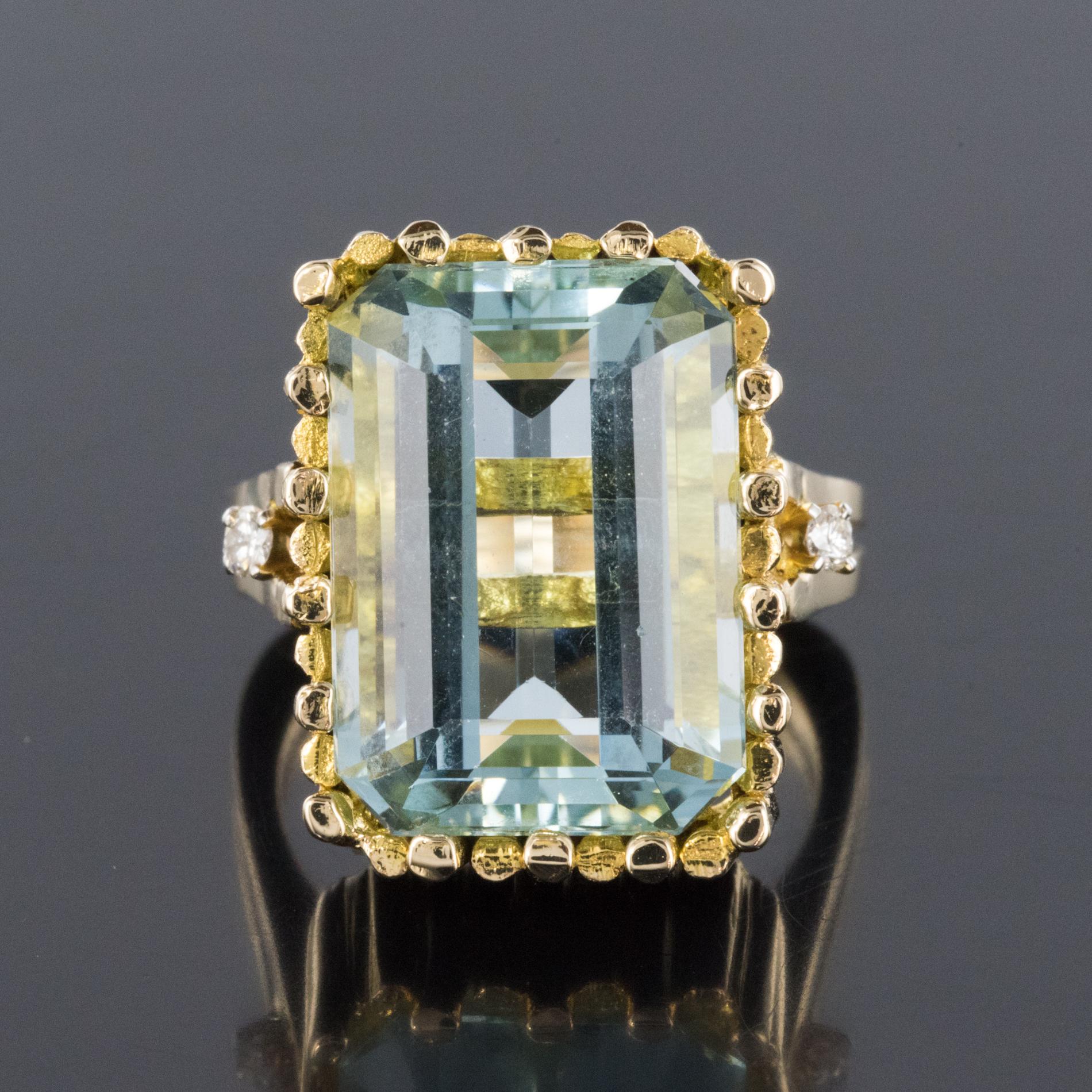 Modernist 1970s 14.20 Carat Aquamarine Diamonds Yellow Gold Ring 3