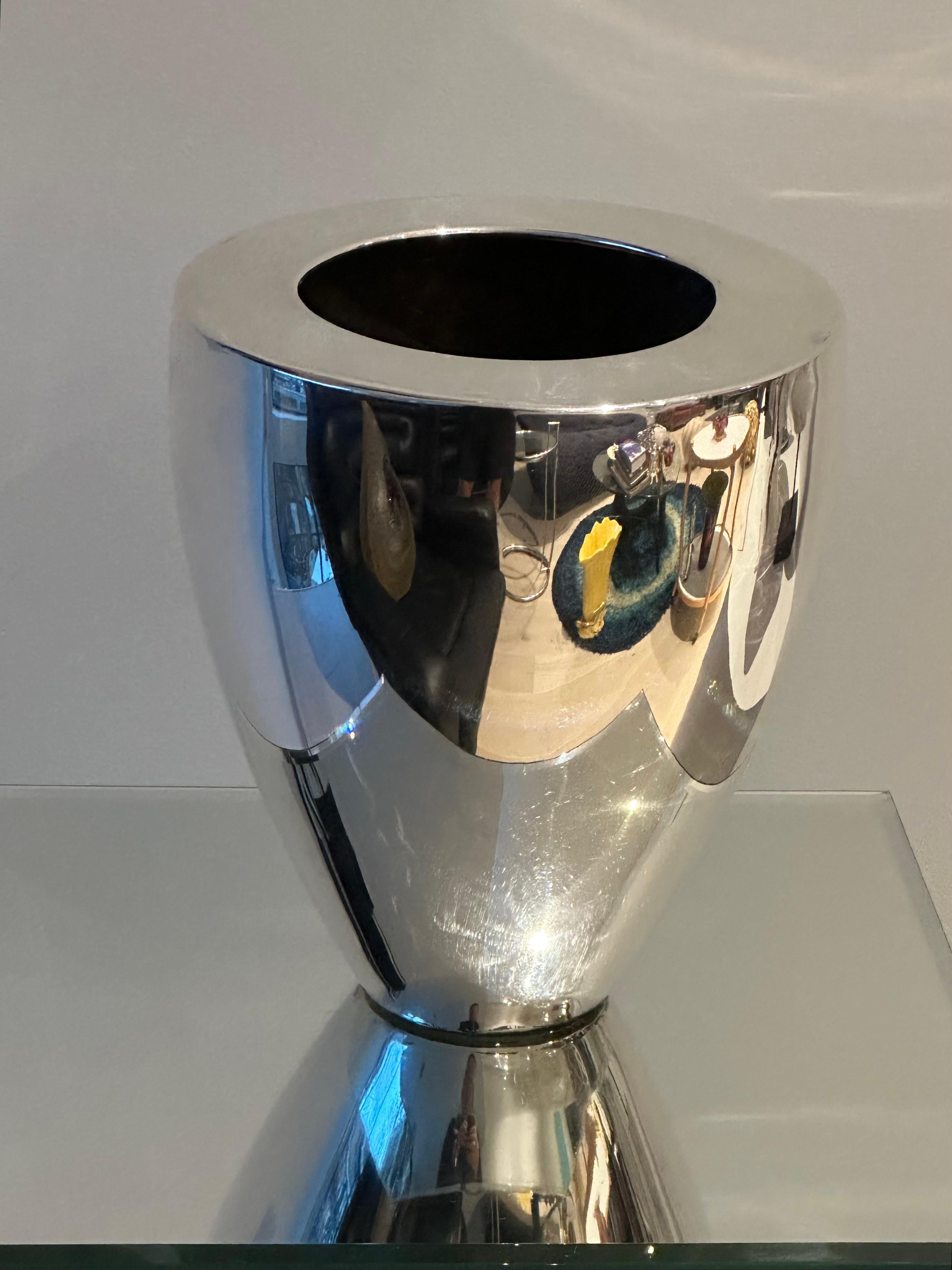 Modernist 1970s English Silver Plated Vase For Sale 5