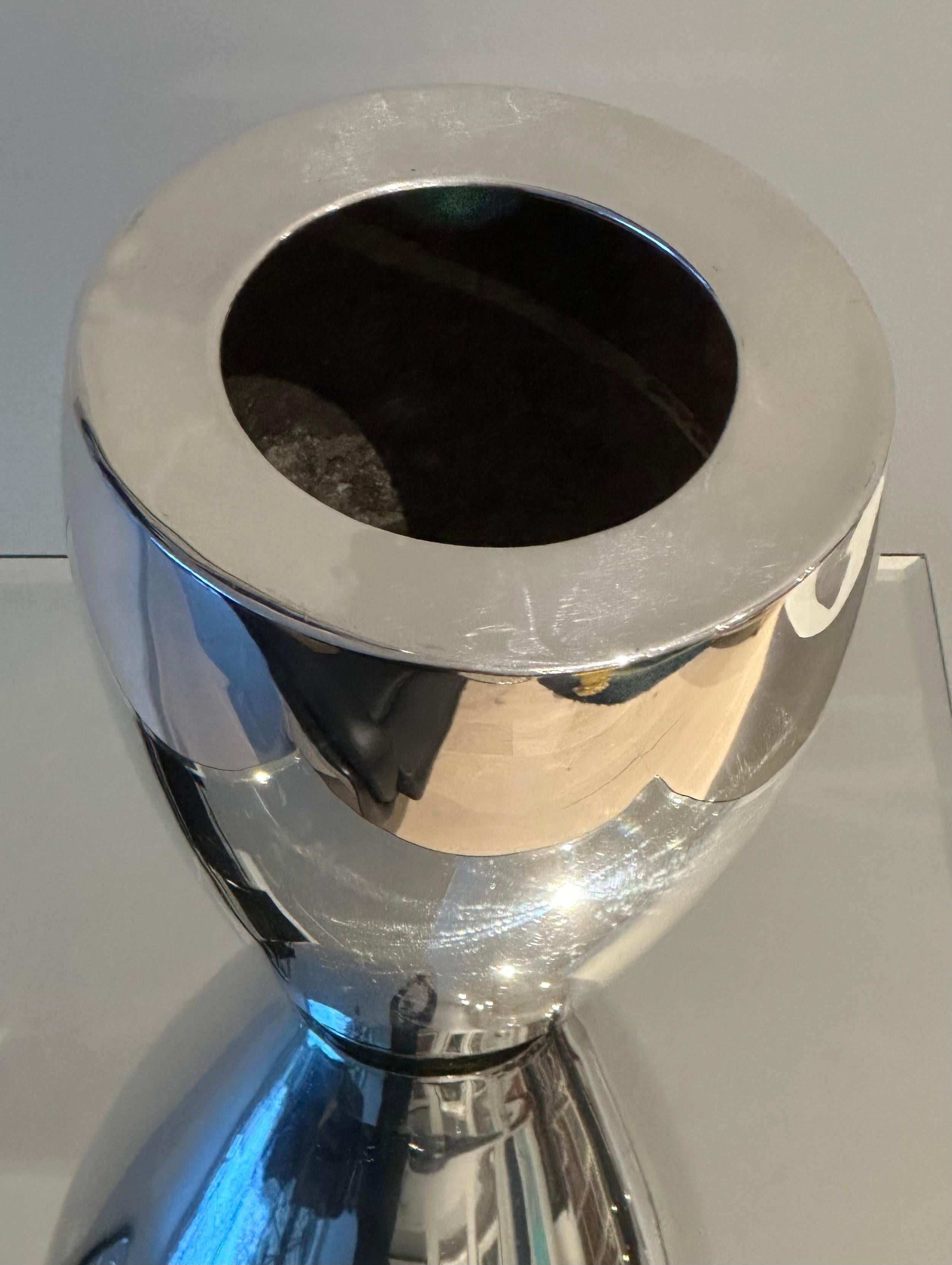 Modernist 1970s English Silver Plated Vase For Sale 10