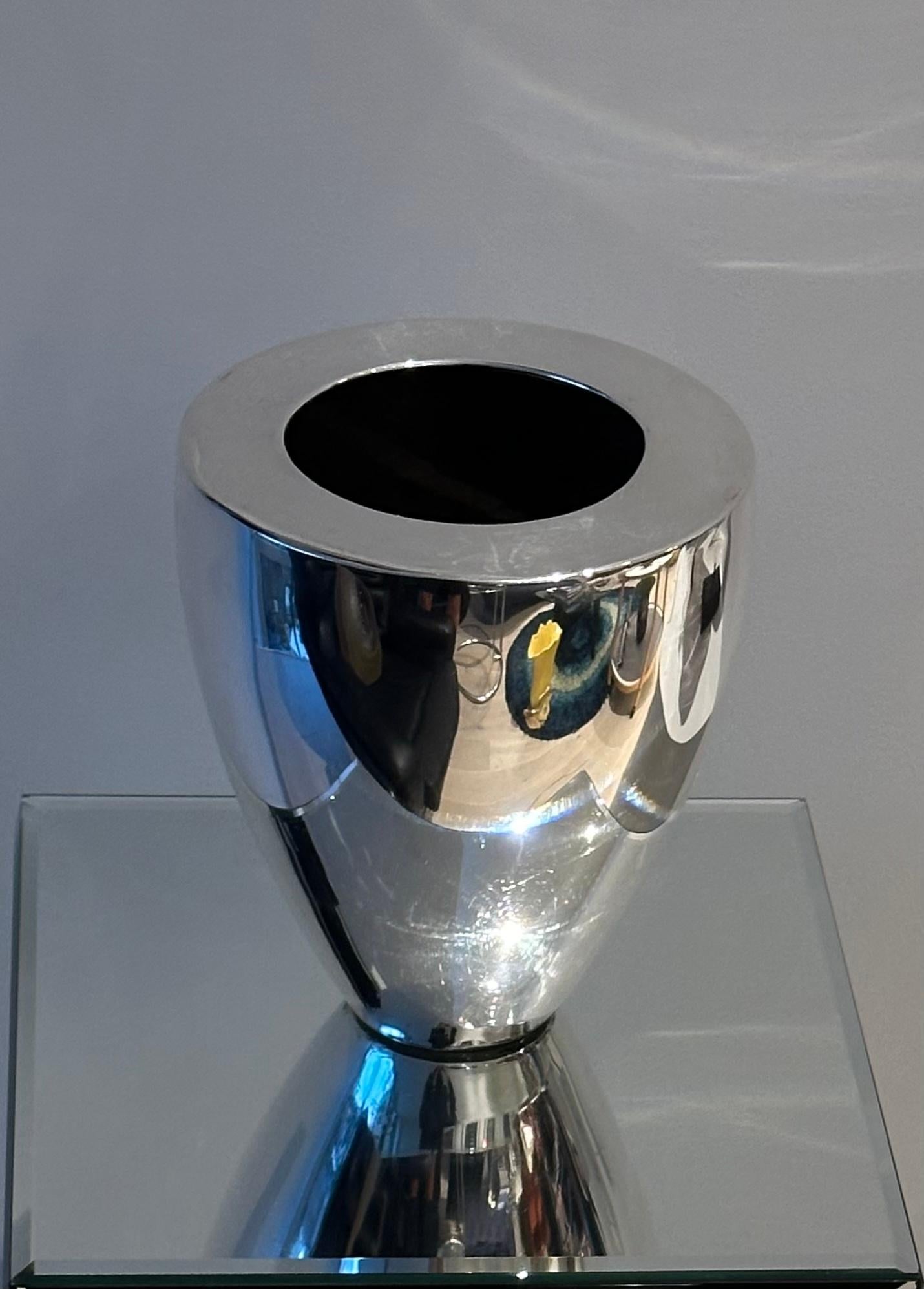 Modernist 1970s English Silver Plated Vase For Sale 4