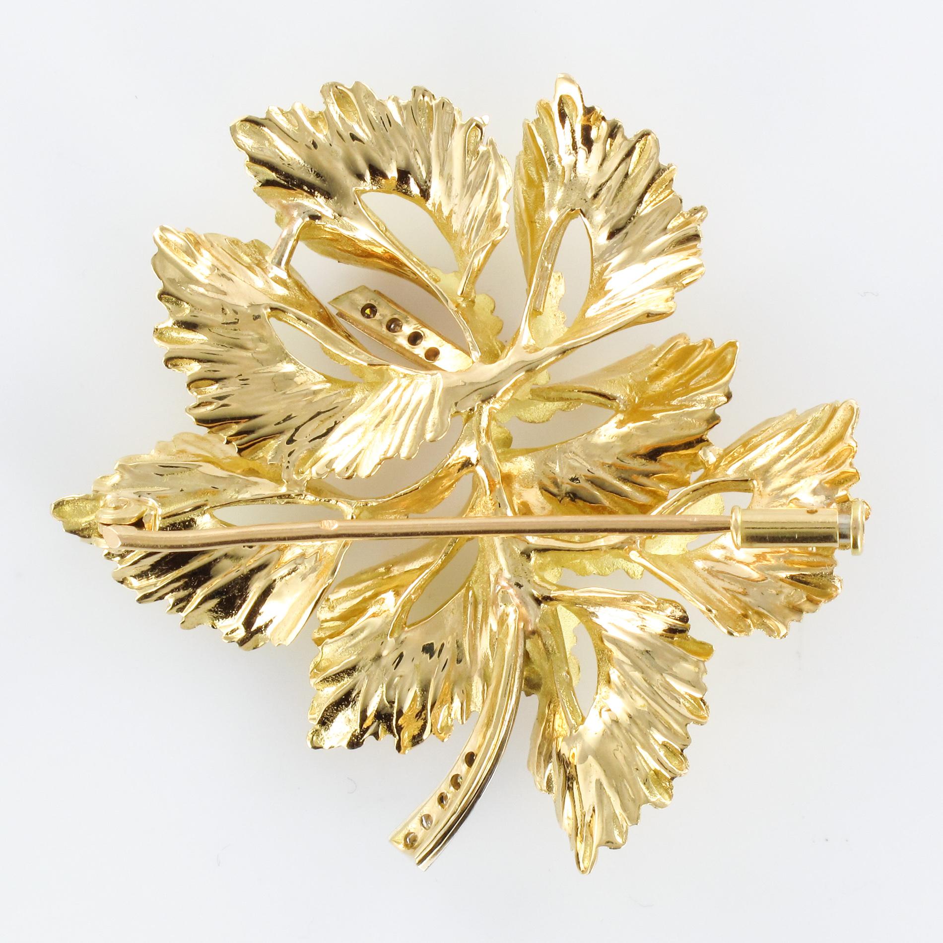 Modernist 1970s French Diamond Matte 18 Carat Yellow Gold Leaf Brooch 8