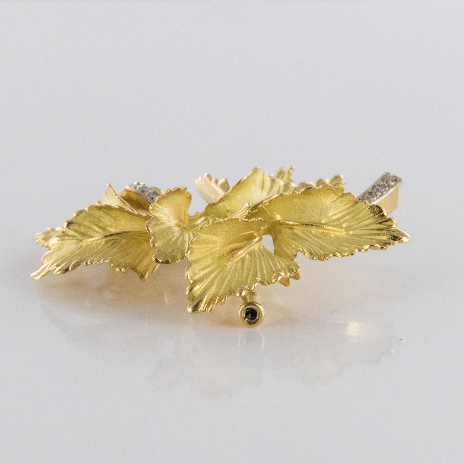 Modernist 1970s French Diamond Matte 18 Carat Yellow Gold Leaf Brooch 2