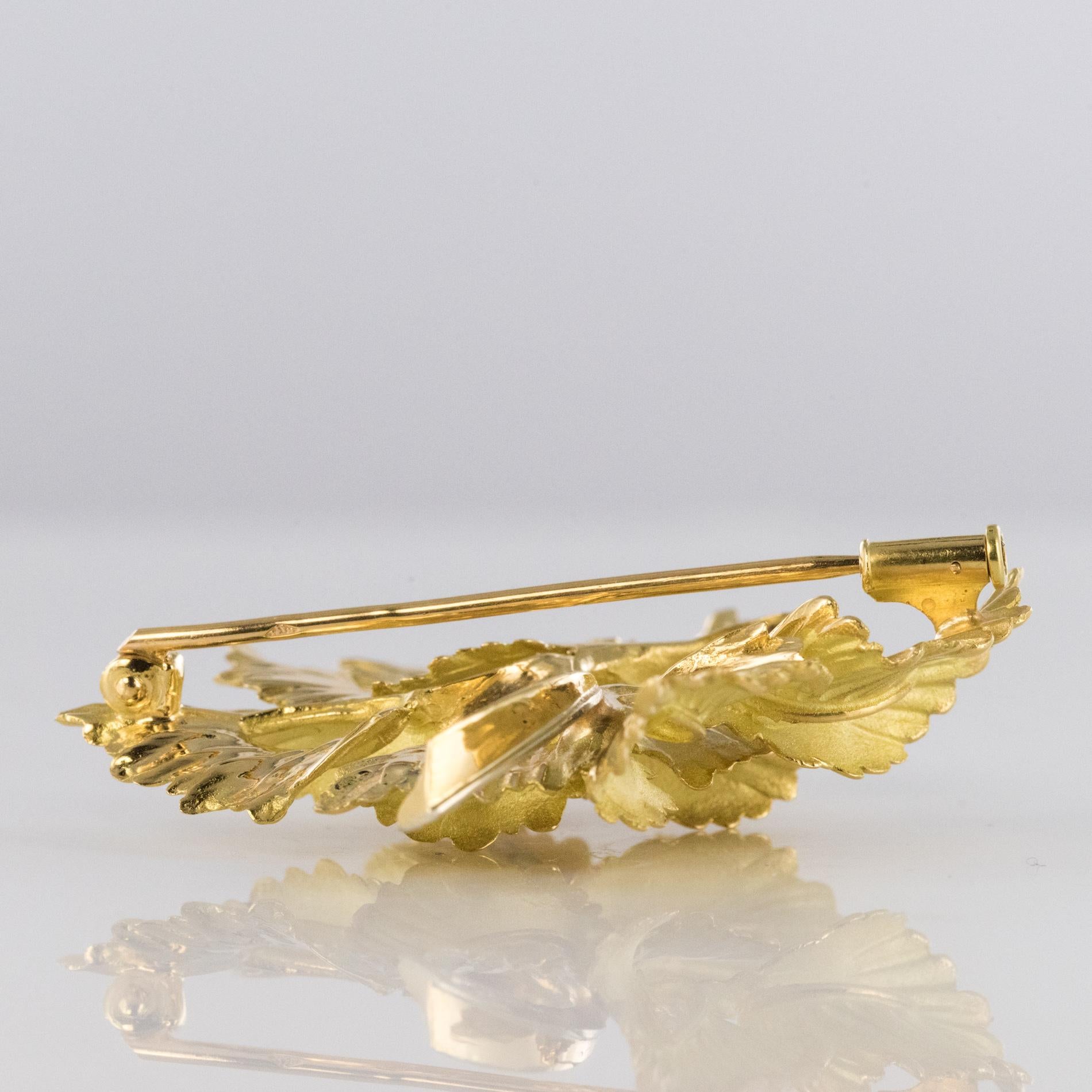 Modernist 1970s French Diamond Matte 18 Carat Yellow Gold Leaf Brooch 3