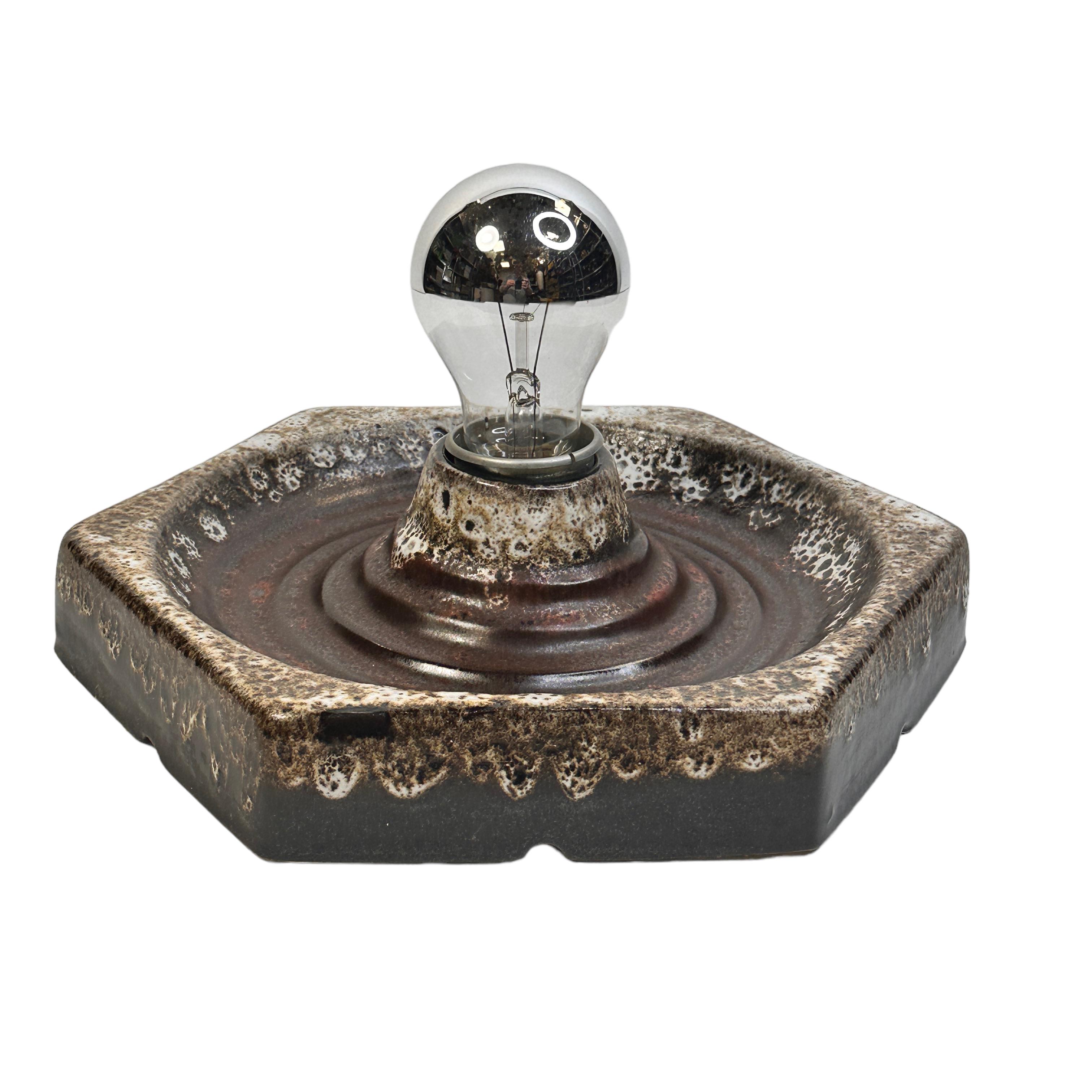 Modernistische 1970er Deutsche Keramik Fett Lava Wandleuchte oder Flush Mount (Ende des 20. Jahrhunderts) im Angebot