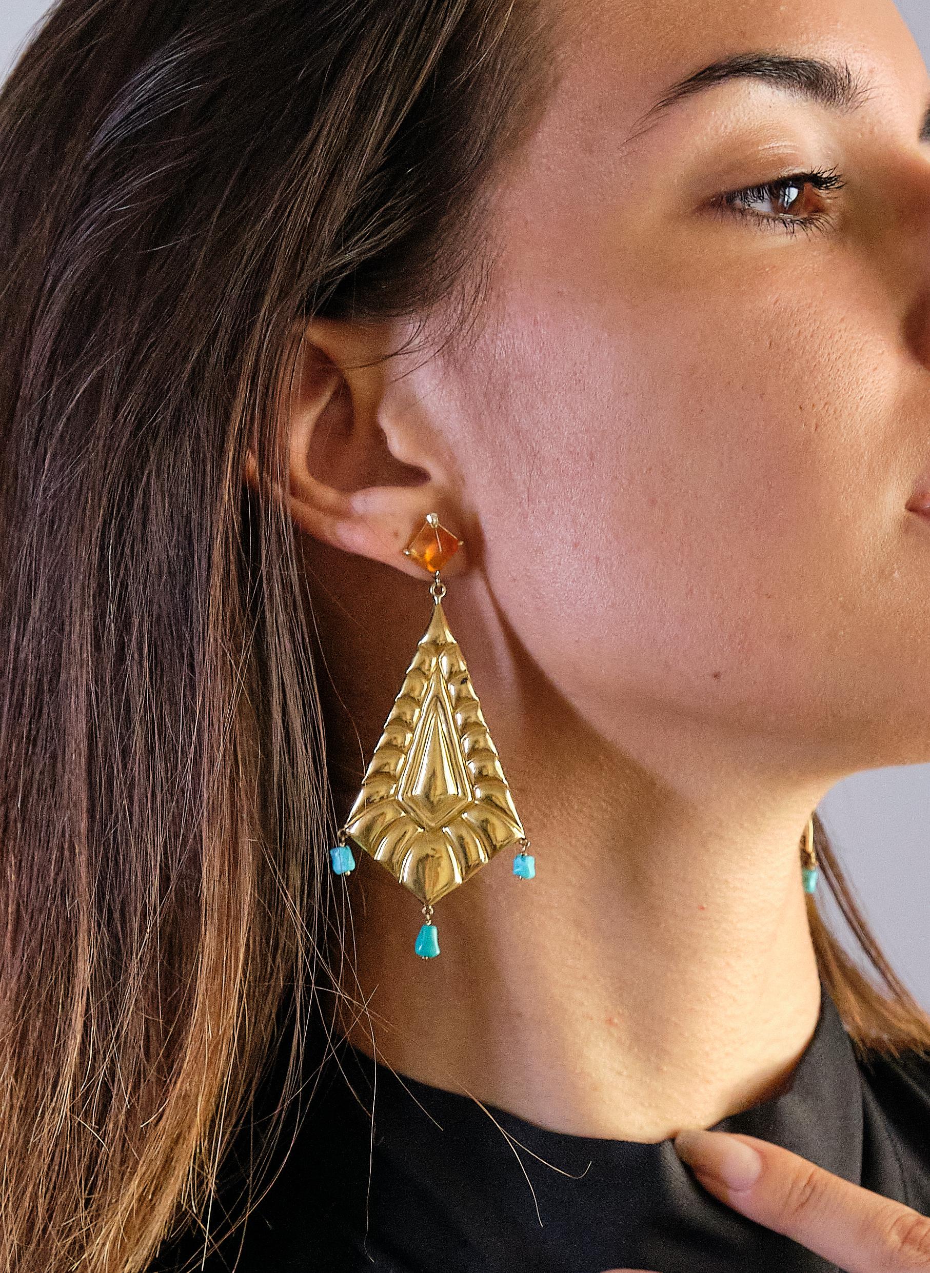 Tan France Auction Pick

Presenting the redesigned Vintage Hexagonal Earrings, crafted with a delicate touch in 18-karat gold by Rossella Ugolini. These earrings stay true to their original 1980s Deco-inspired design, featuring unaltered 18K yellow