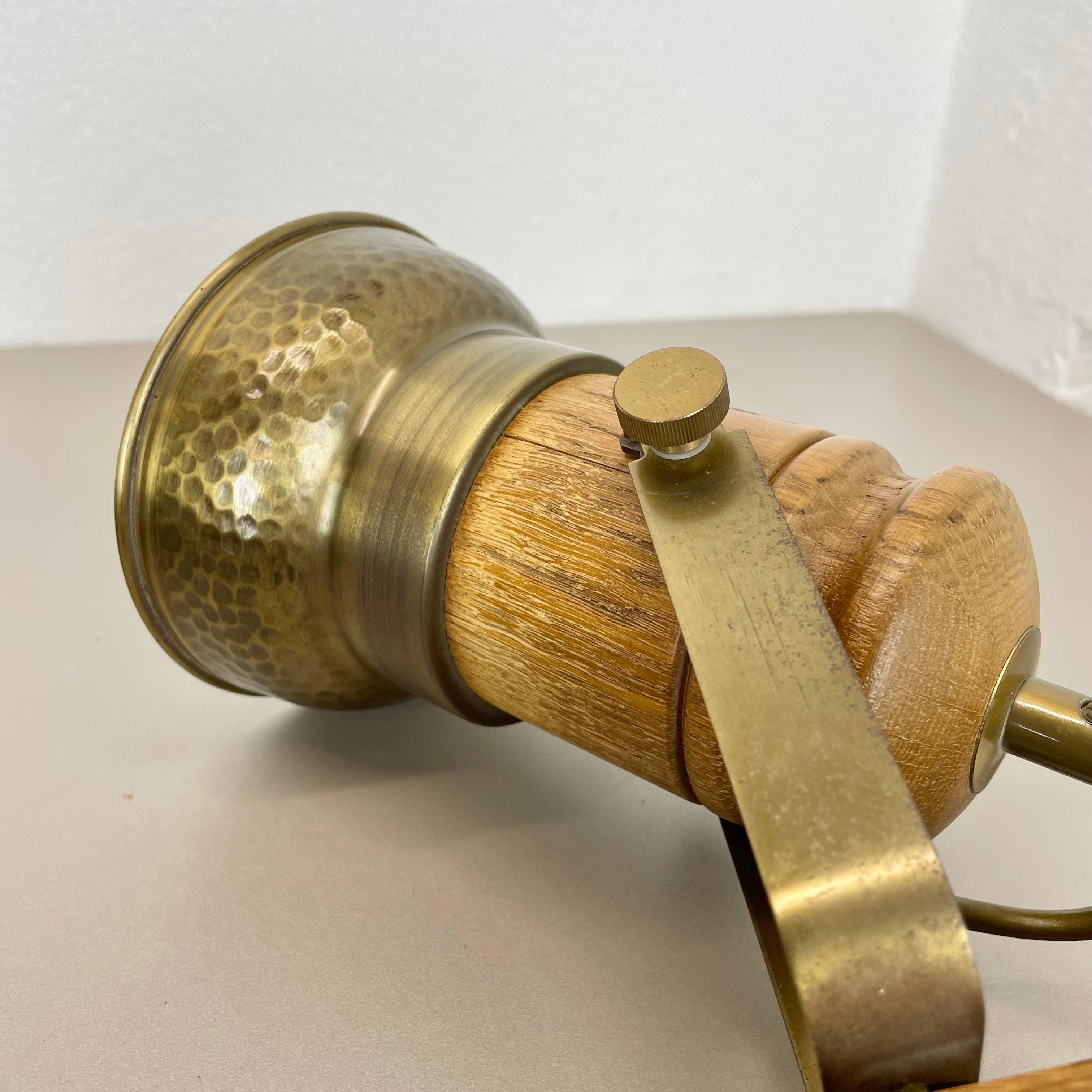 Plafonnier moderniste à 2 spots en laiton et chêne par TEMDE Lights, Allemagne 1970 en vente 7