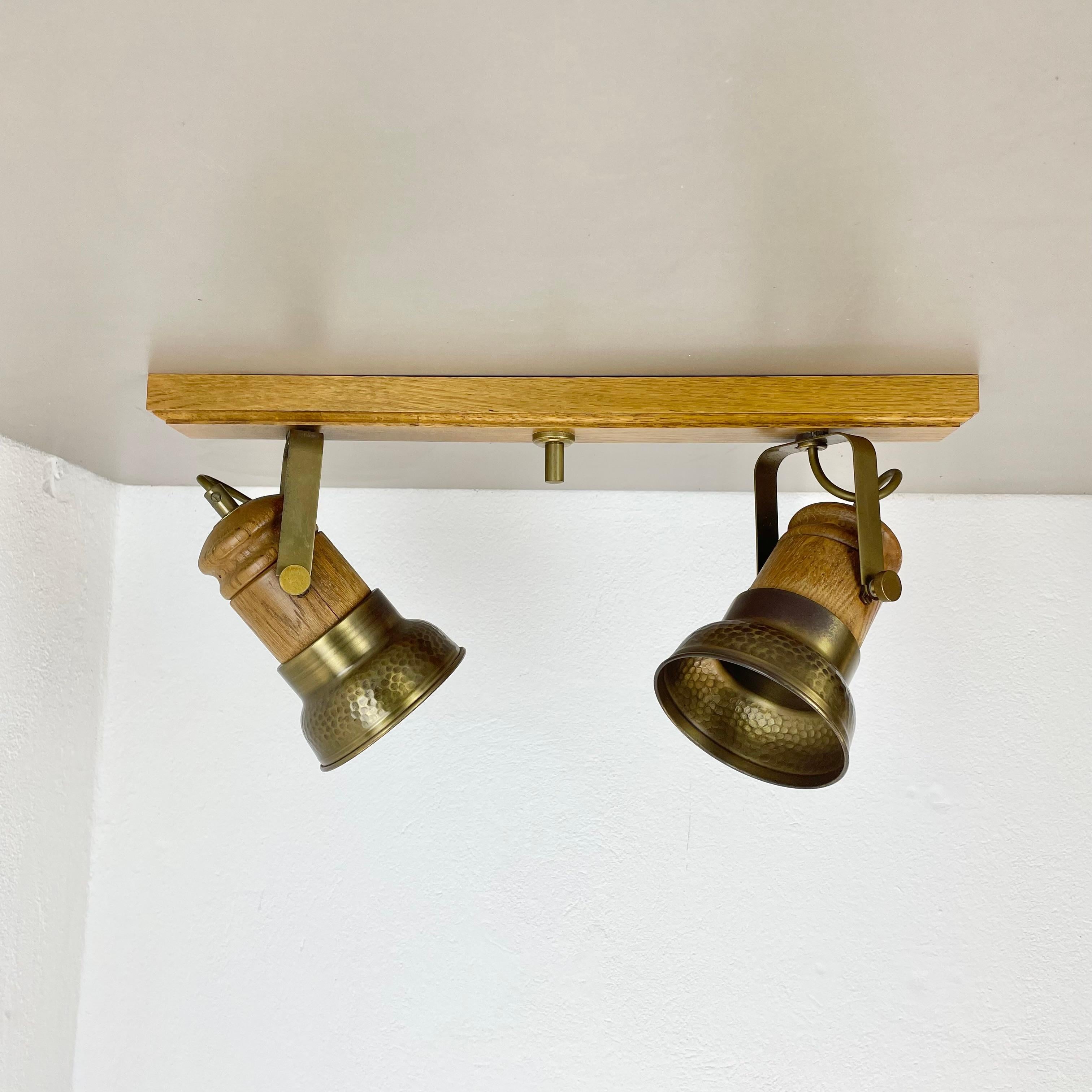 Mid-Century Modern Plafonnier moderniste à 2 spots en laiton et chêne par TEMDE Lights, Allemagne 1970 en vente