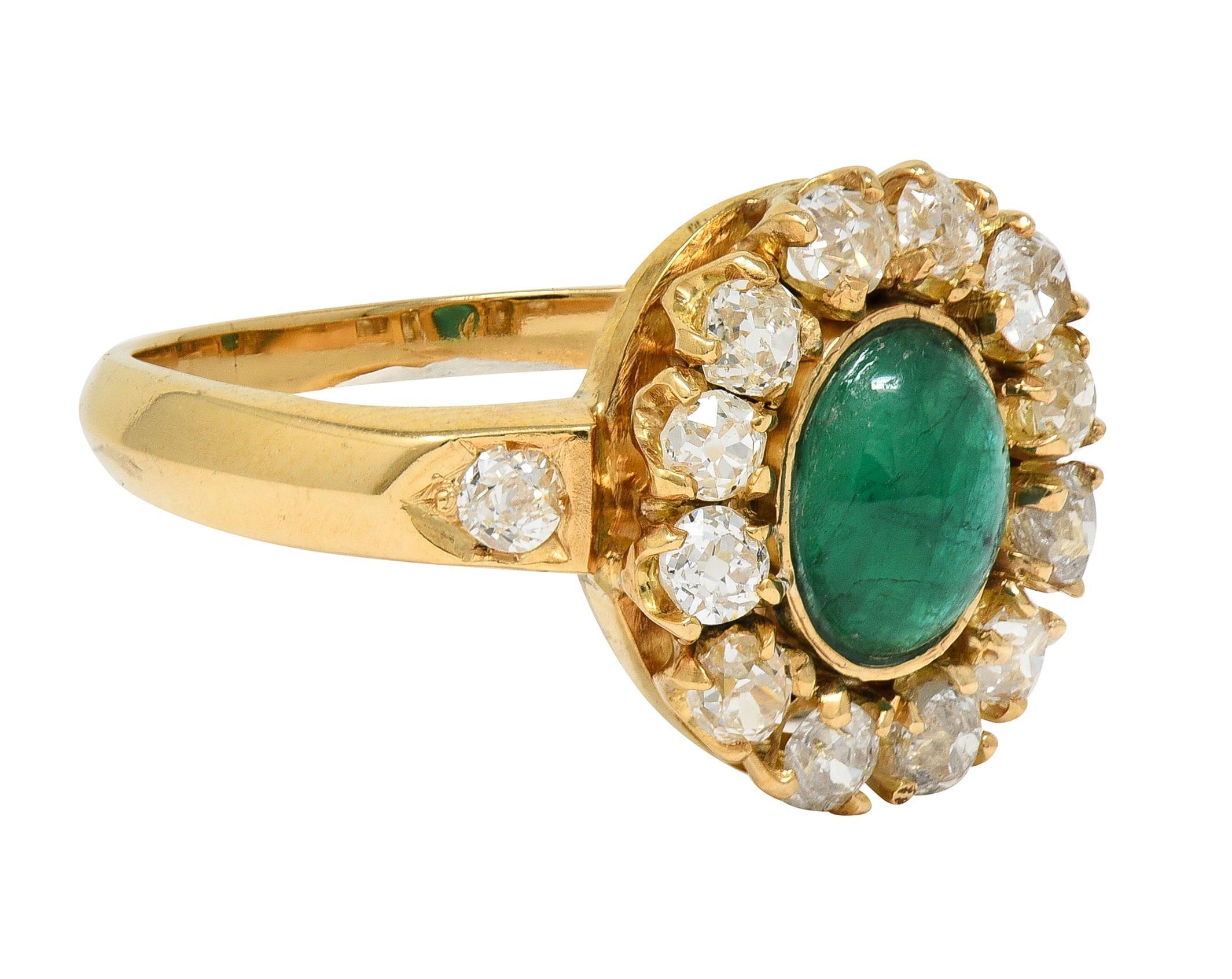 Modernist 2.46 CTW Smaragd Diamant 14 Karat Gelbgold Vintage Halo Ring (Moderne) im Angebot