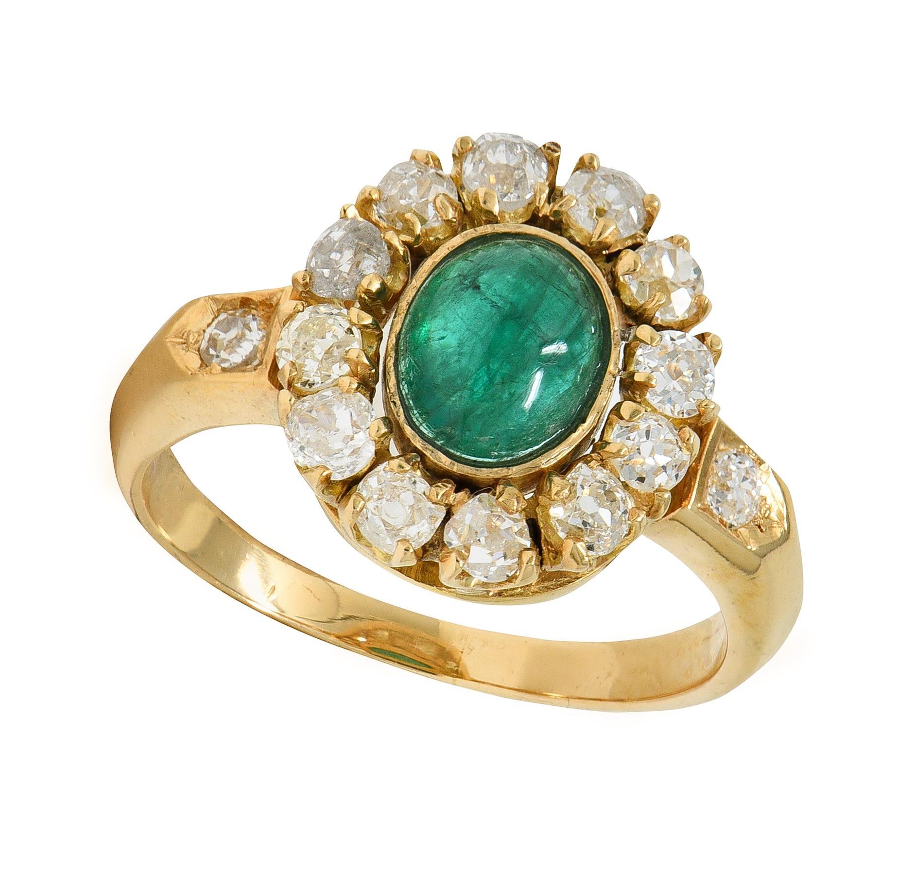 Modernist 2.46 CTW Smaragd Diamant 14 Karat Gelbgold Vintage Halo Ring im Angebot 1