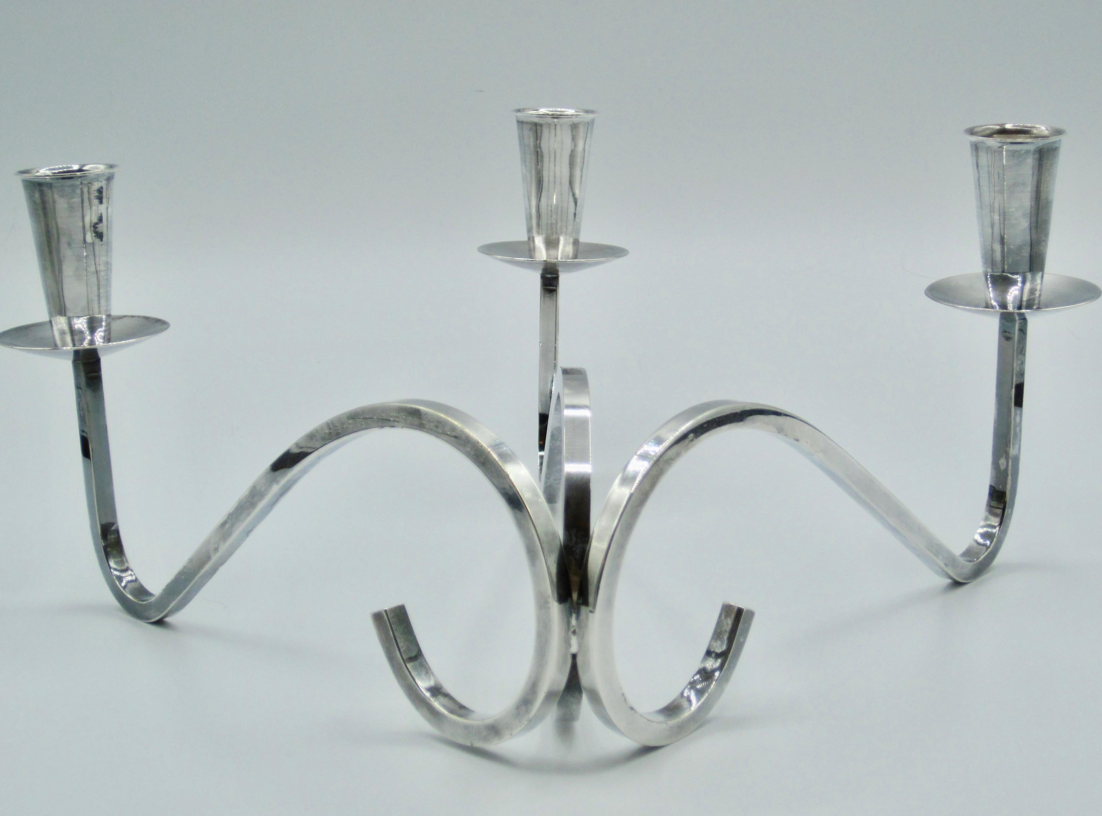 Modernistischer geschwungener 3-Arm-Kandelaber von Fisher Silberschmiede (Moderne der Mitte des Jahrhunderts) im Angebot