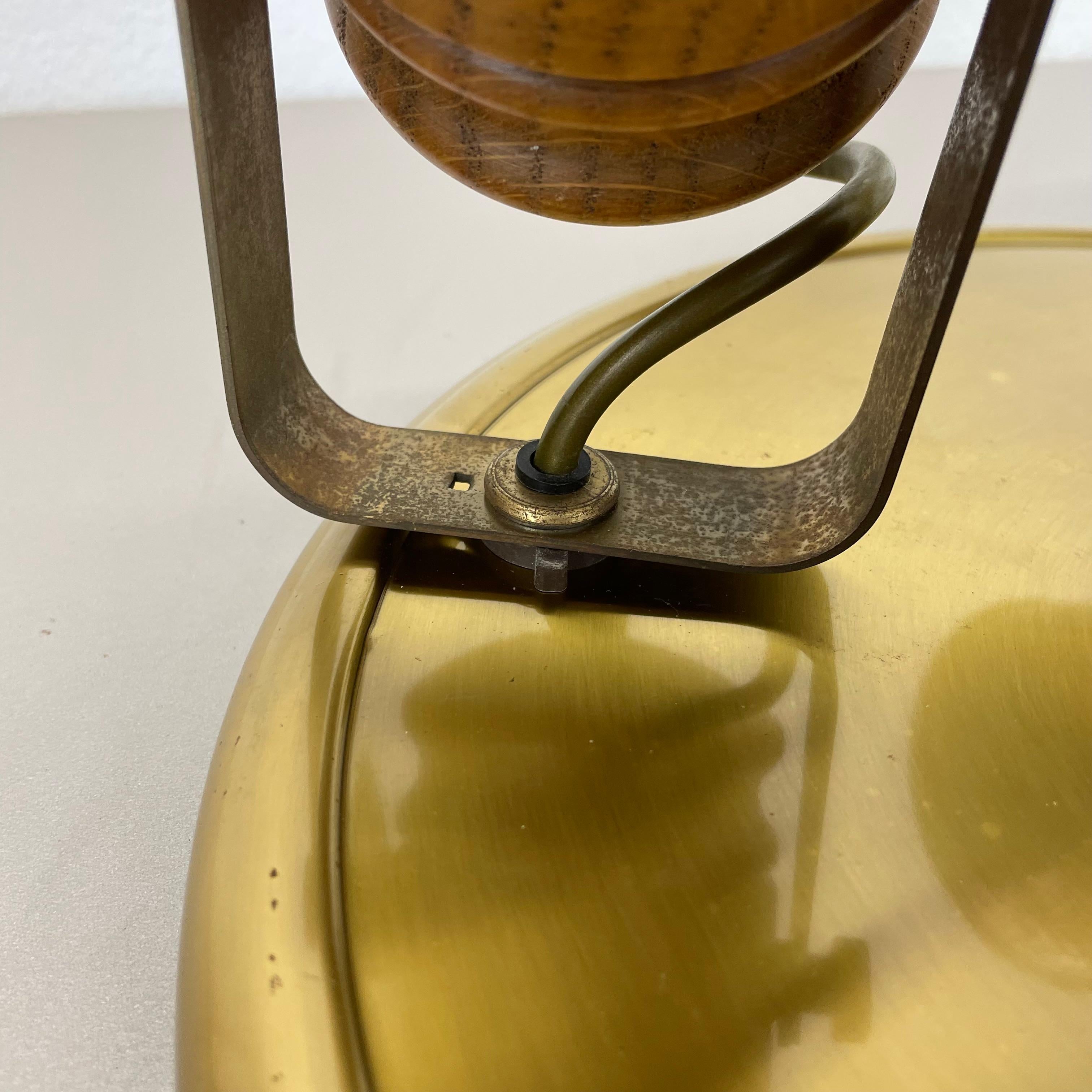 Plafoniera modernista a 3 spot in ottone e quercia di TEMDE Lights, Germania in vendita 4