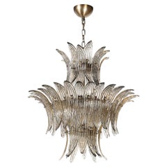 Lustre moderniste à 3 niveaux "Palma" en verre de Murano fumé soufflé à la main et bronze