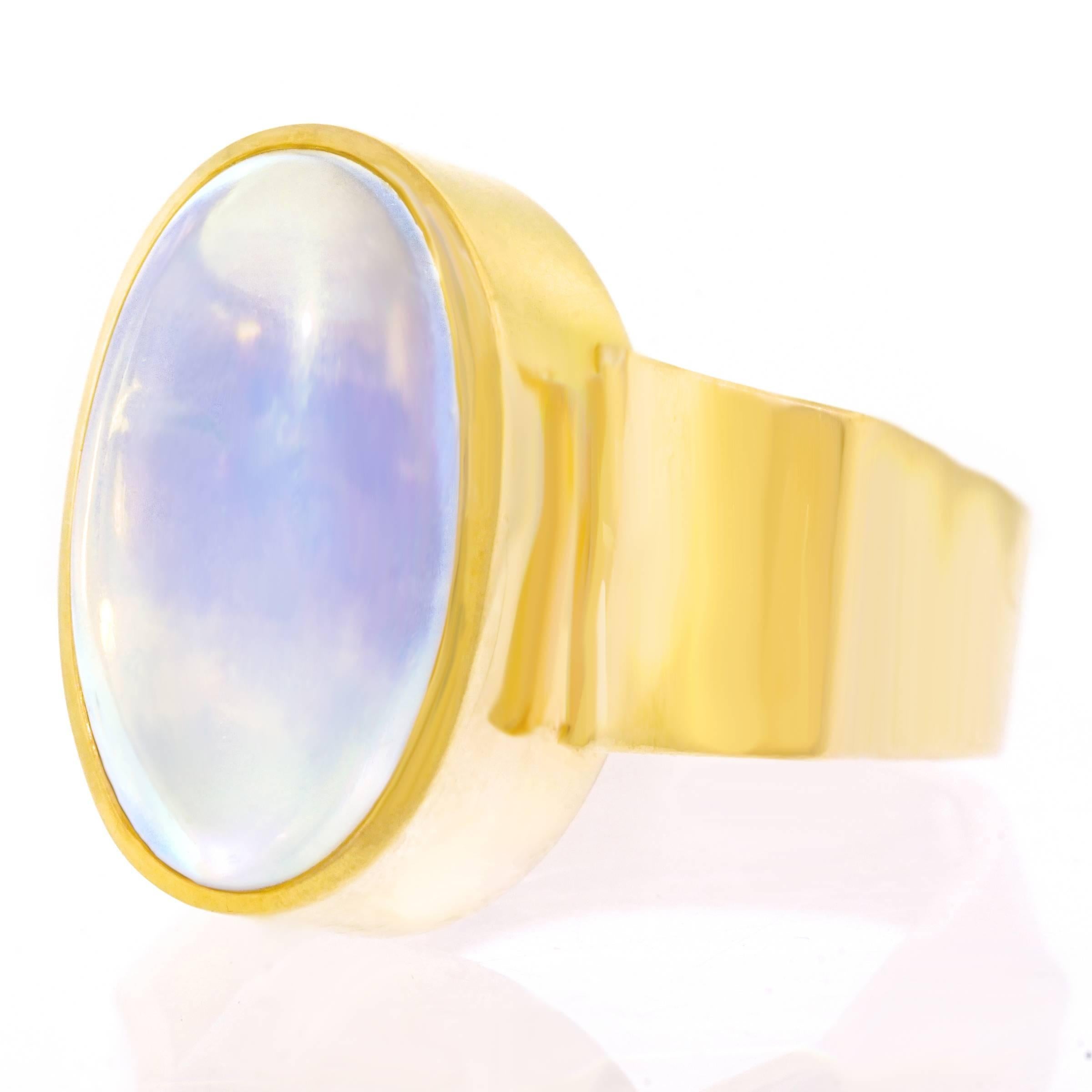 Modernist 4.0 Carat Moonstone Set Gold Ring In Excellent Condition In Litchfield, CT