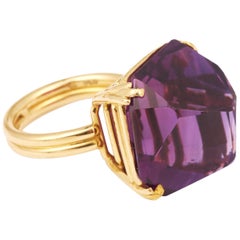 Modernist 40 Carat Sugar Loaf-Cut Amethyst 18 Carat Yellow Gold Cocktail Ring