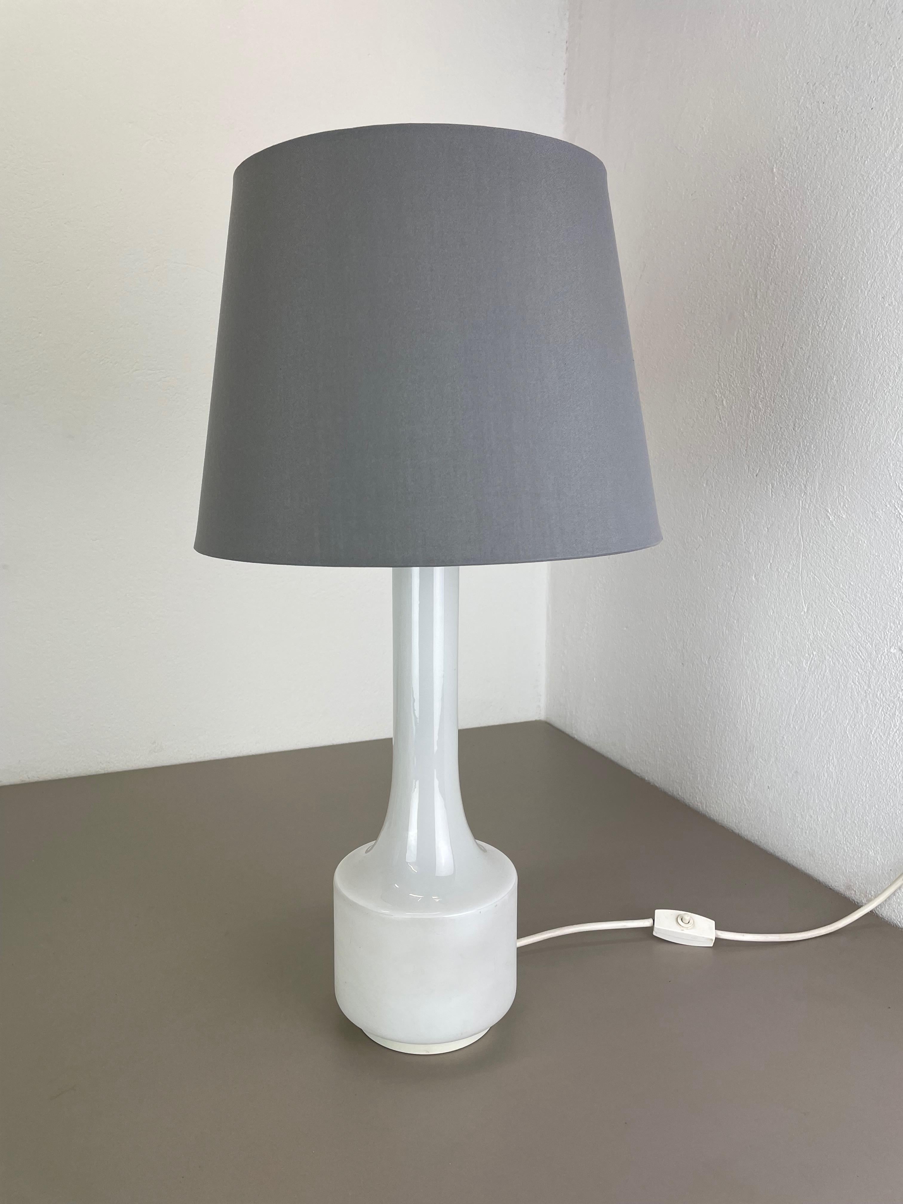 Article:

Table light


Producer:

Doria lights, Germany


Origin:

Germany



Age:

1970s



This vintage table light was made by Doria lights in Germany in the 1970d The light base is made of white glass on the bottom in