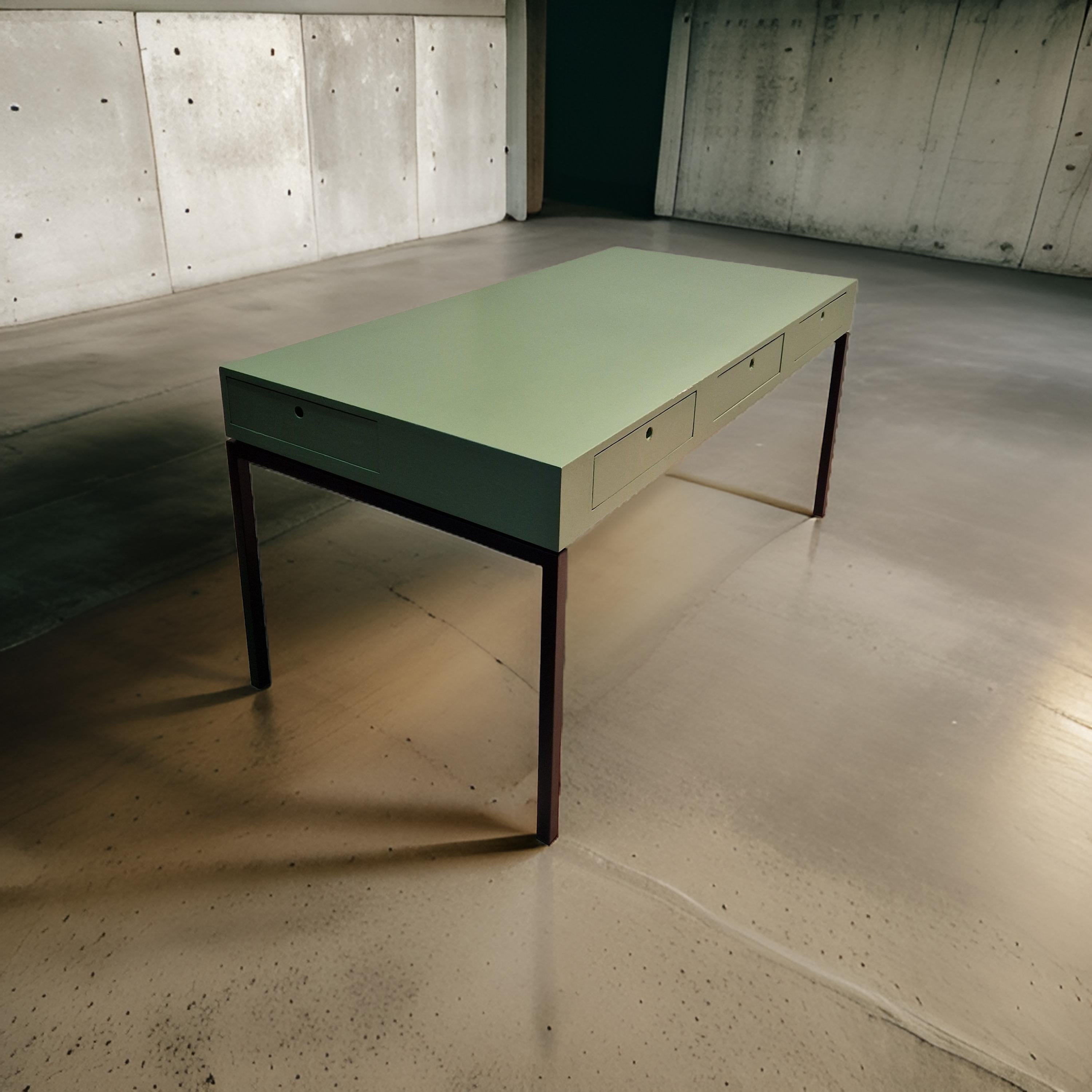 Escritorio modernista de 5 cajones, Países Bajos Años 60 Bauhaus en venta